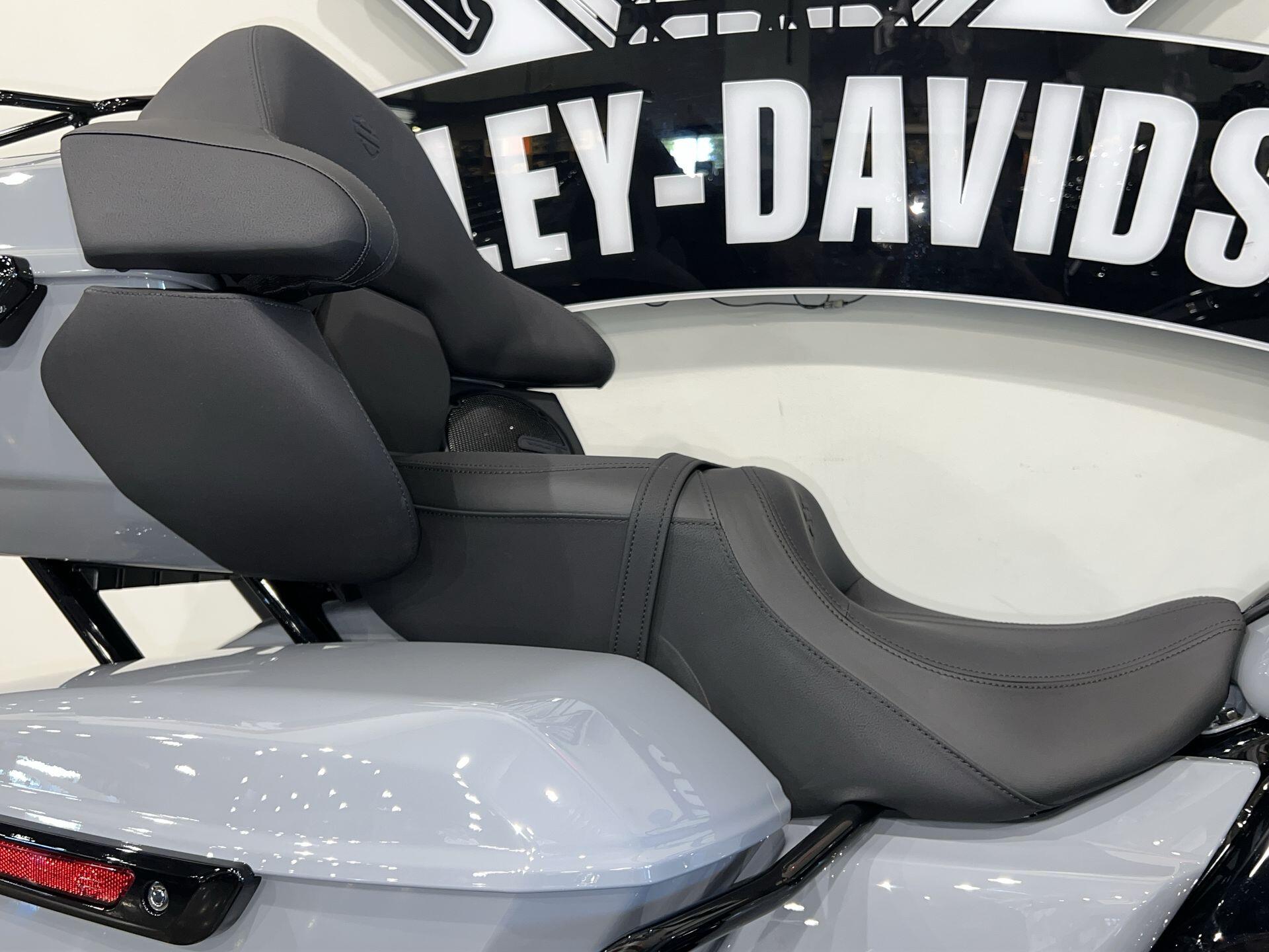 2026 Harley-Davidson® Road Glide Limited FLTRXL, photo 7