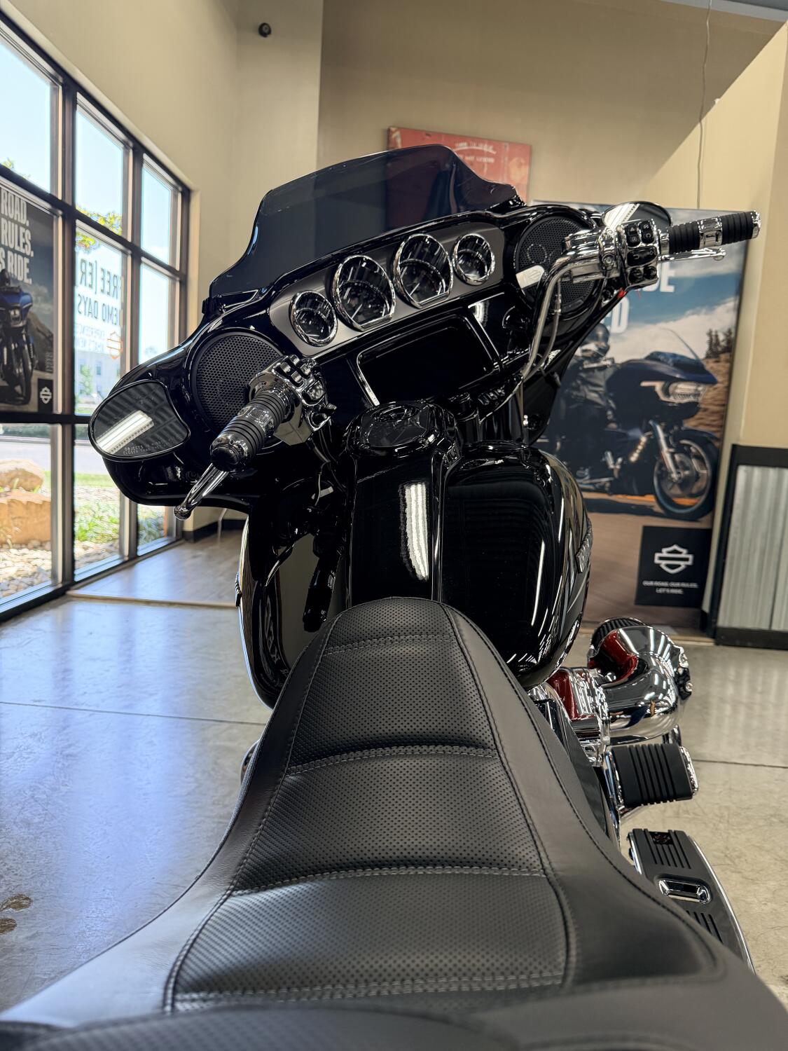 2021 Harley-Davidson® CVO™ Street Glide® FLHXSE, photo 5