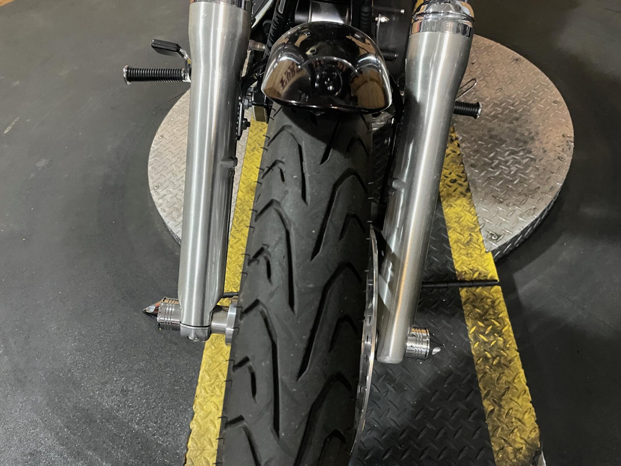 2012 Harley-Davidson® Wide Glide® FXDWG, photo 6