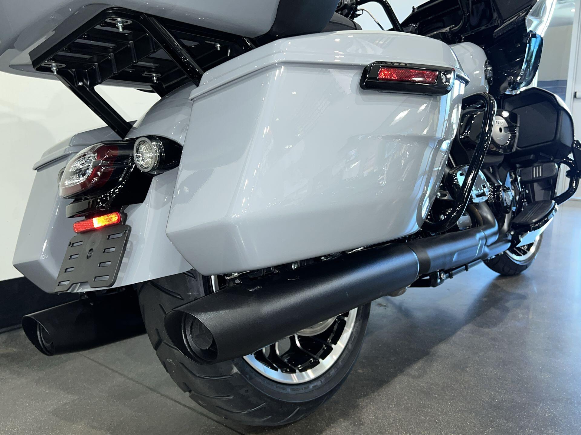 2026 Harley-Davidson® Road Glide Limited FLTRXL, photo 10