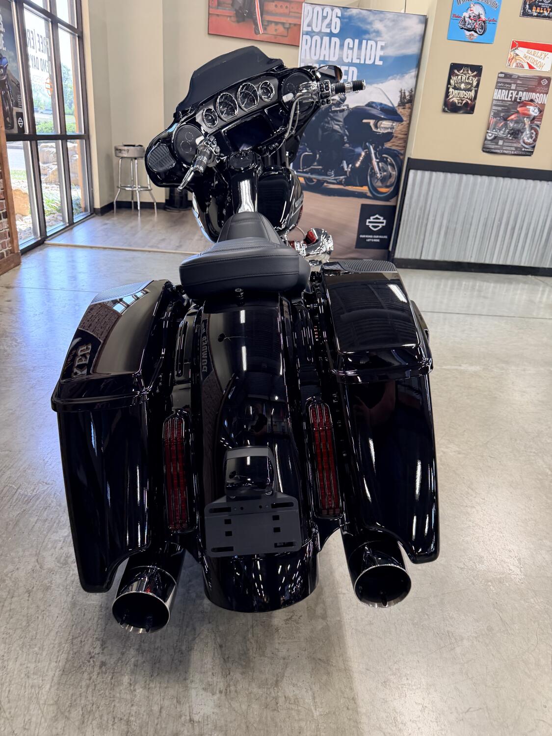2021 Harley-Davidson® CVO™ Street Glide® FLHXSE, photo 10