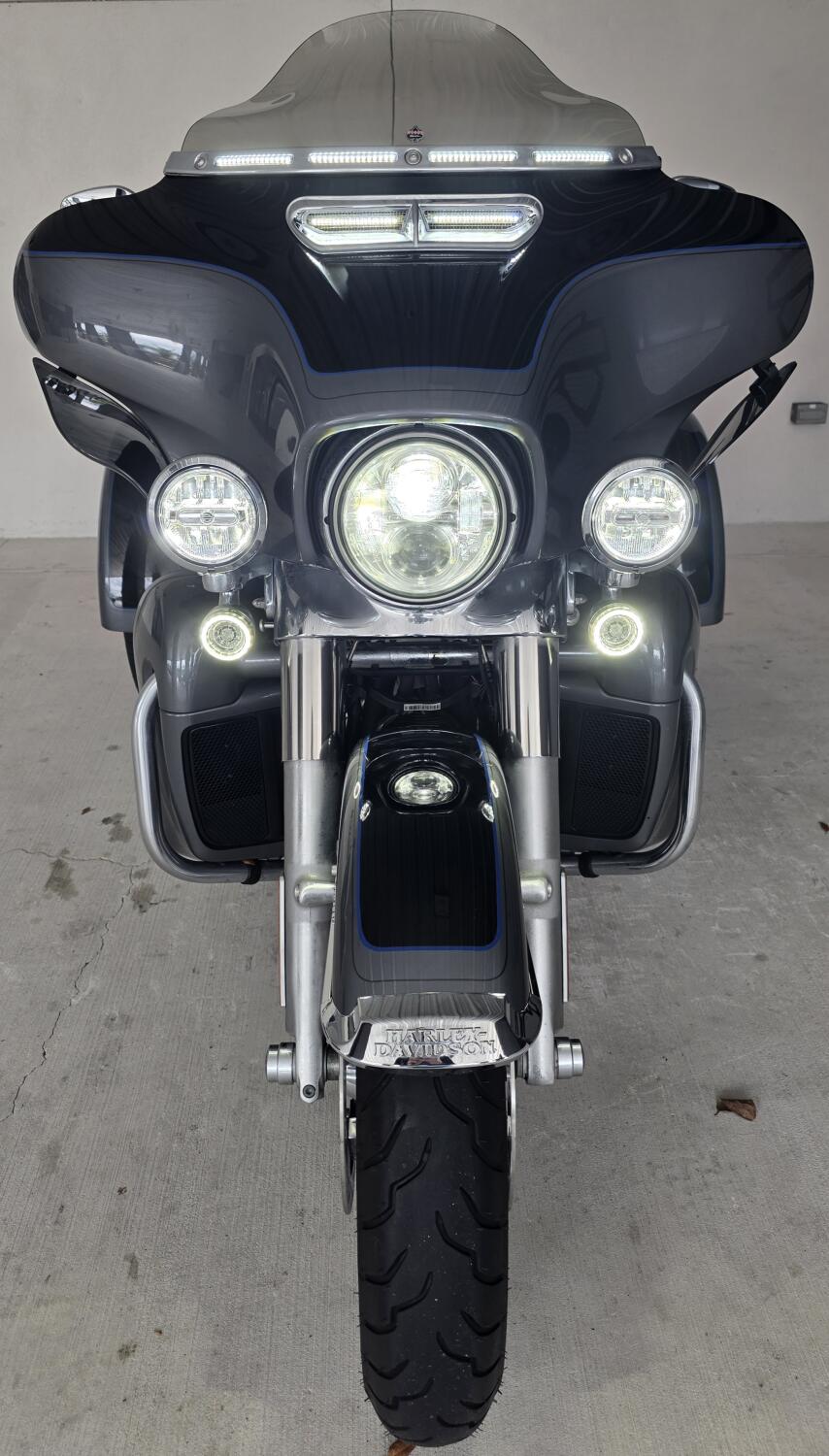 2022 Harley-Davidson® Tri Glide® Ultra Gauntlet Gray Metallic/Vivid Black, photo 18