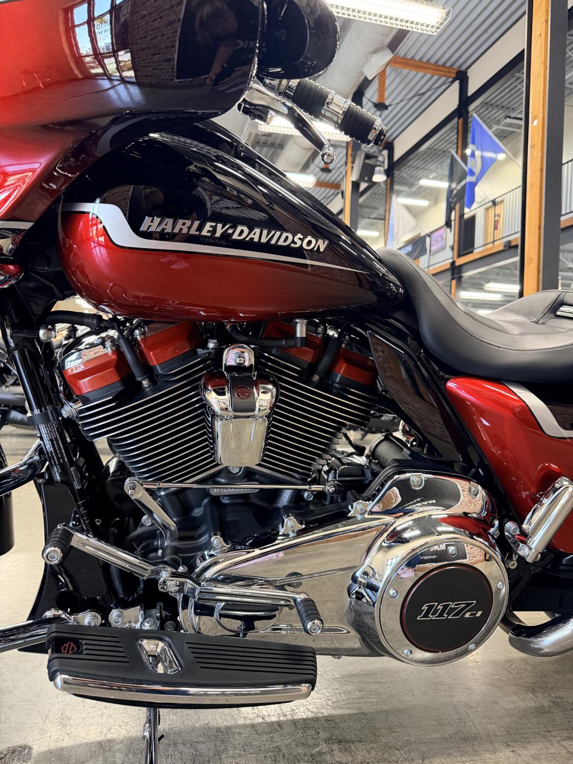 2021 Harley-Davidson® CVO™ Street Glide® FLHXSE, photo 13