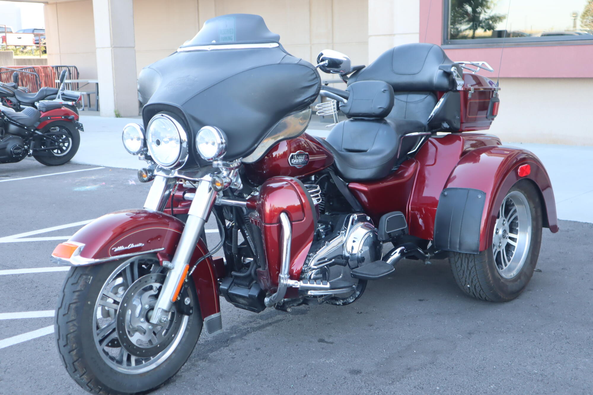 2011 Harley-Davidson® Tri Glide® Ultra Classic (FLHTCUTG), photo 4