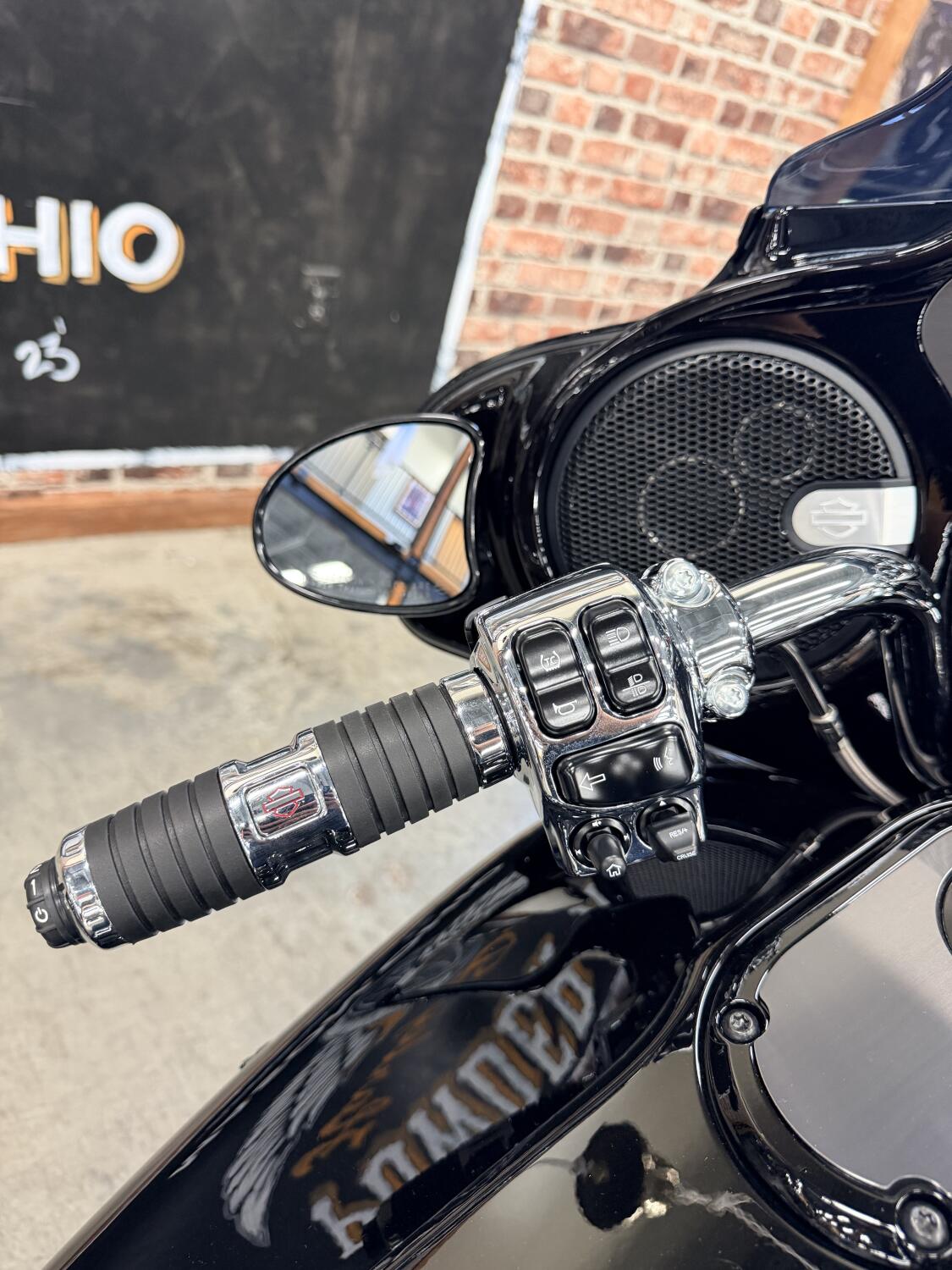 2021 Harley-Davidson® CVO™ Street Glide® FLHXSE, photo 6