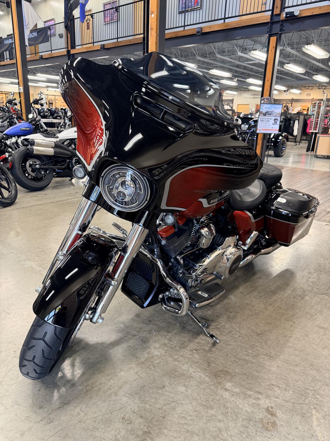 2021 Harley-Davidson® CVO™ Street Glide® FLHXSE, photo 14