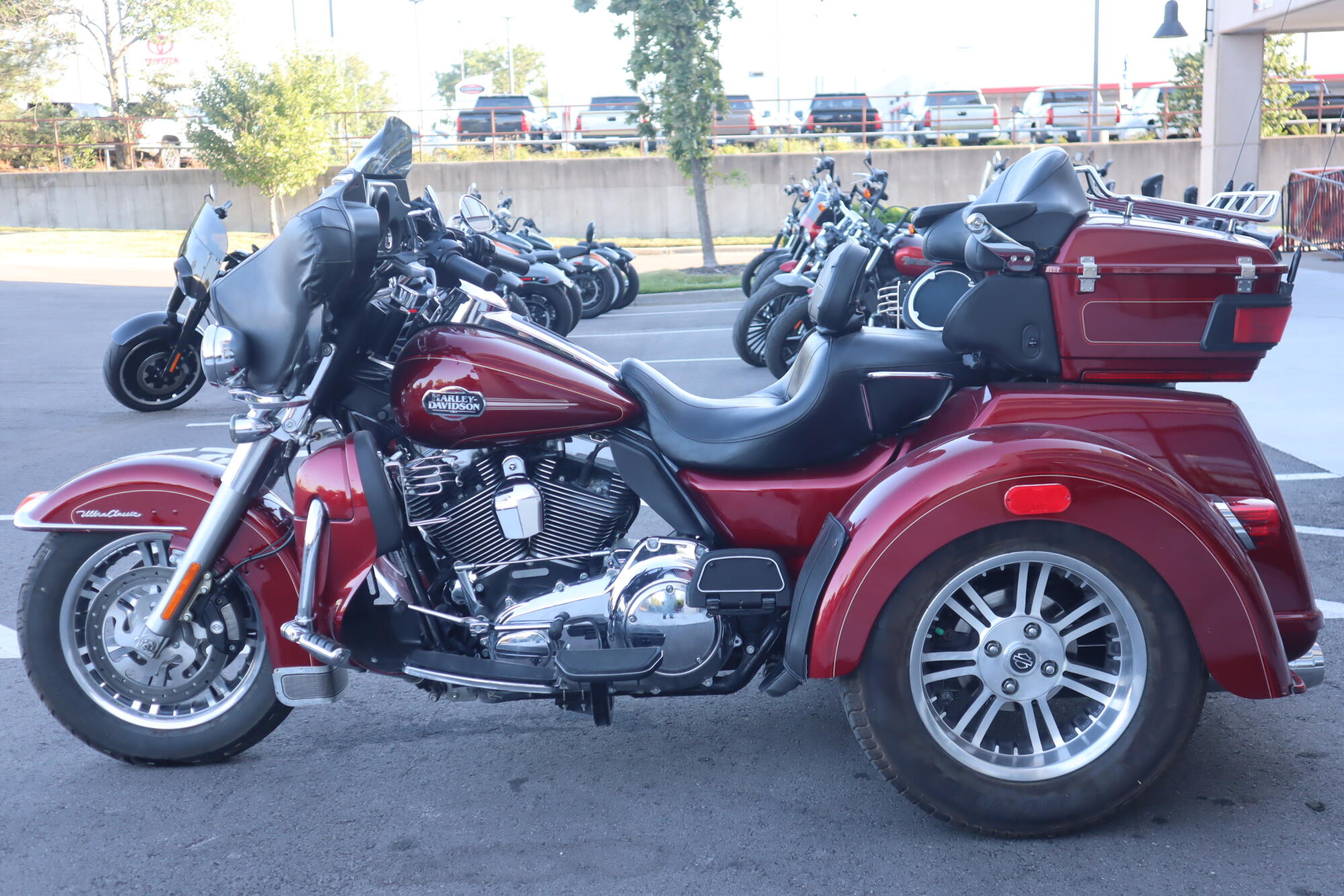 2011 Harley-Davidson® Tri Glide® Ultra Classic (FLHTCUTG), photo 5