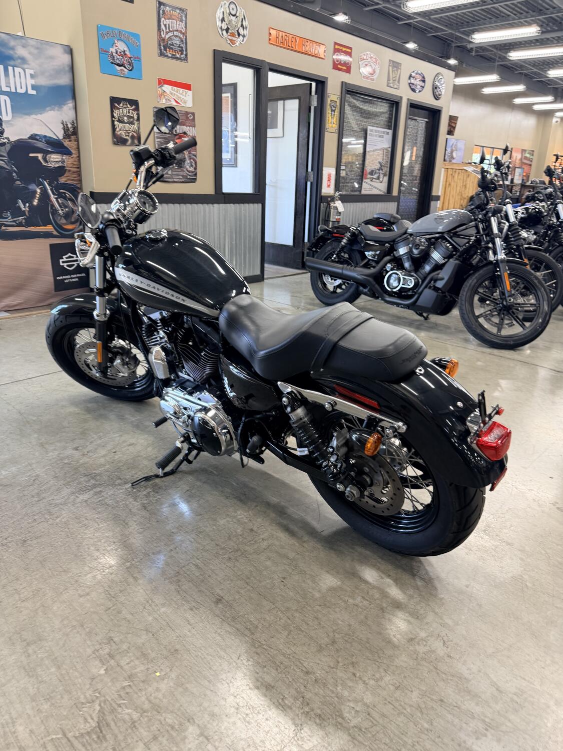 2018 Harley-Davidson® 1200 Custom XL1200C, photo 11