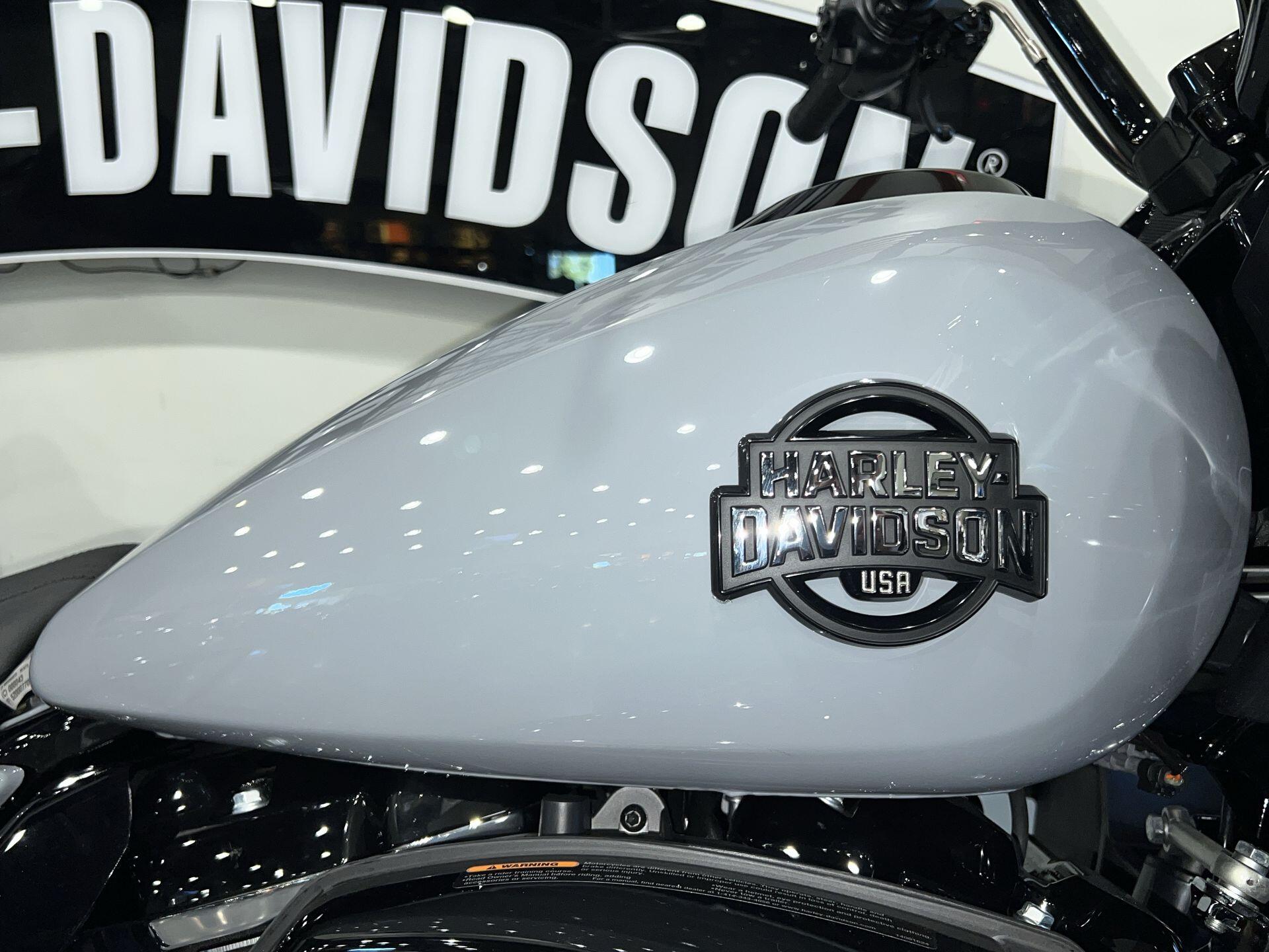 2026 Harley-Davidson® Road Glide Limited FLTRXL, photo 6