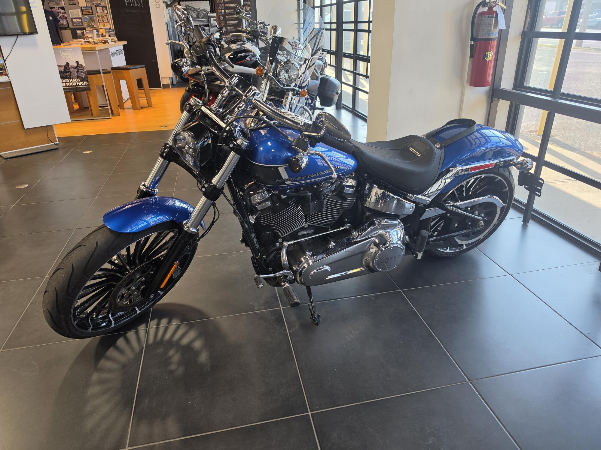 2024 Harley-Davidson® Breakout™ 117 Blue Burst FREE 2 YEAR WARRANTY INCLUDED, photo 4