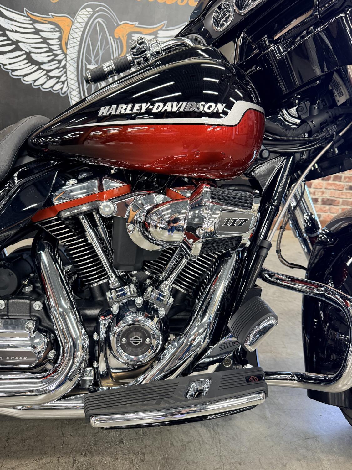 2021 Harley-Davidson® CVO™ Street Glide® FLHXSE, photo 3