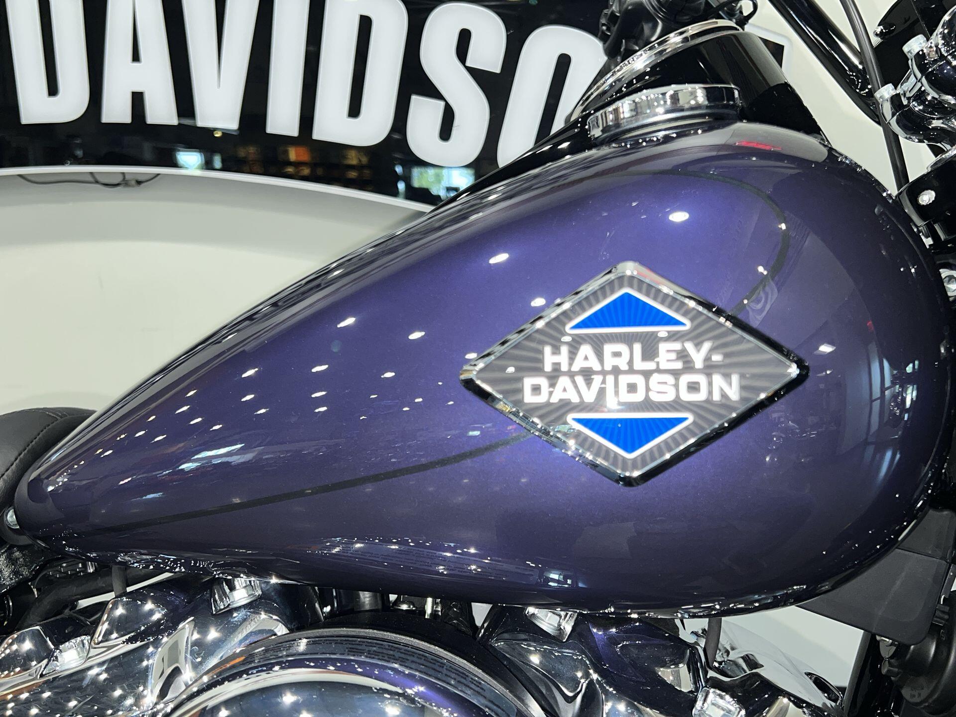 2026 Harley-Davidson® Heritage Classic® FLHC, photo 6