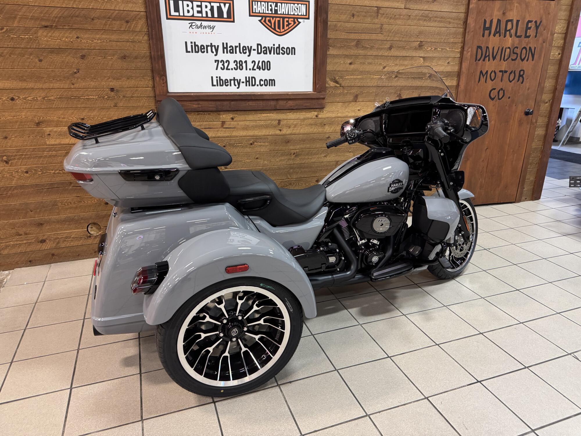 2026 Harley-Davidson® Street Glide 3 Limited Dark Billiard Gray Black Trim FLHLT, photo 8