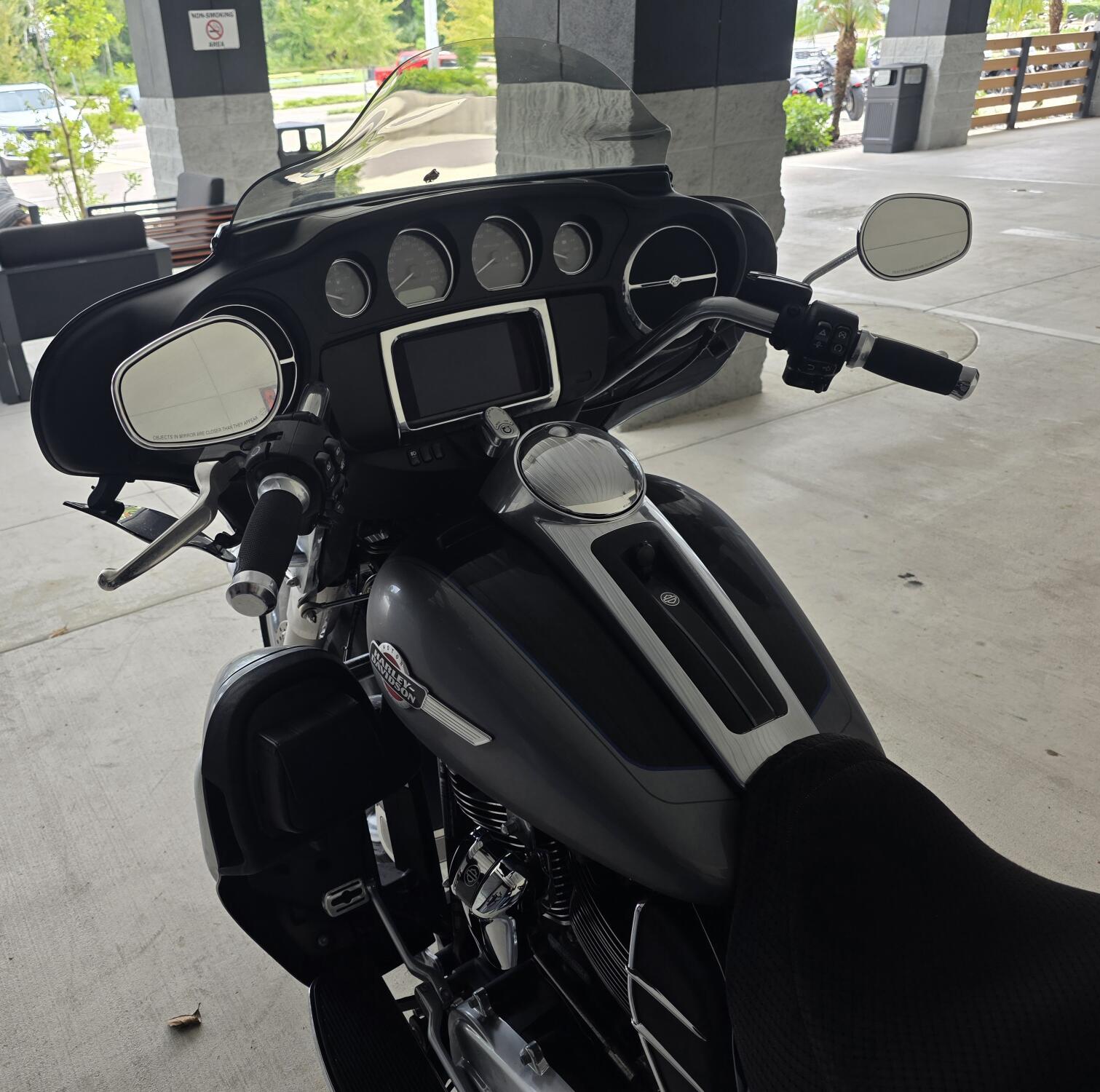 2022 Harley-Davidson® Tri Glide® Ultra Gauntlet Gray Metallic/Vivid Black, photo 12