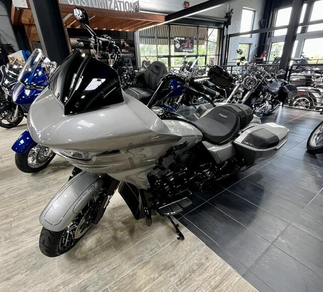2023 Harley-Davidson® CVO™ Road Glide™, photo 2