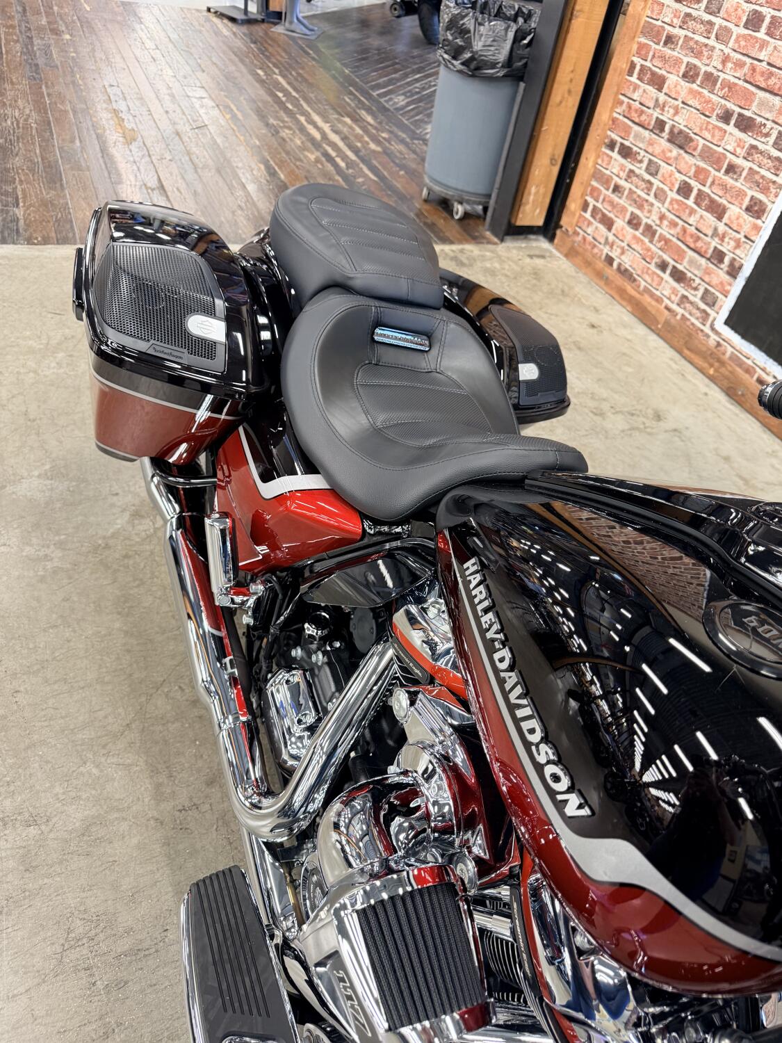 2021 Harley-Davidson® CVO™ Street Glide® FLHXSE, photo 8