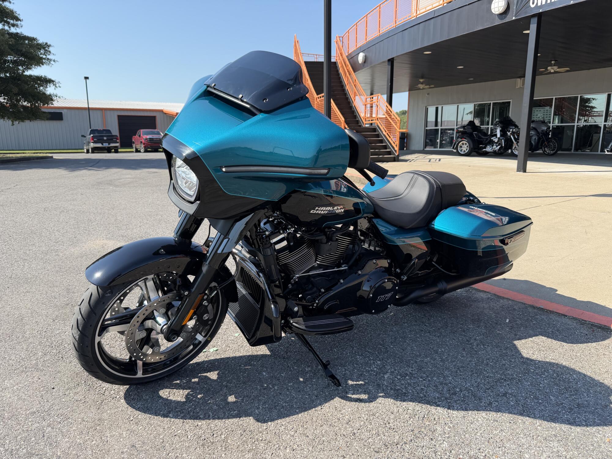 2026 Harley-Davidson® Street Glide® Teal Thunder / Vivid Black Black Trim, photo 6