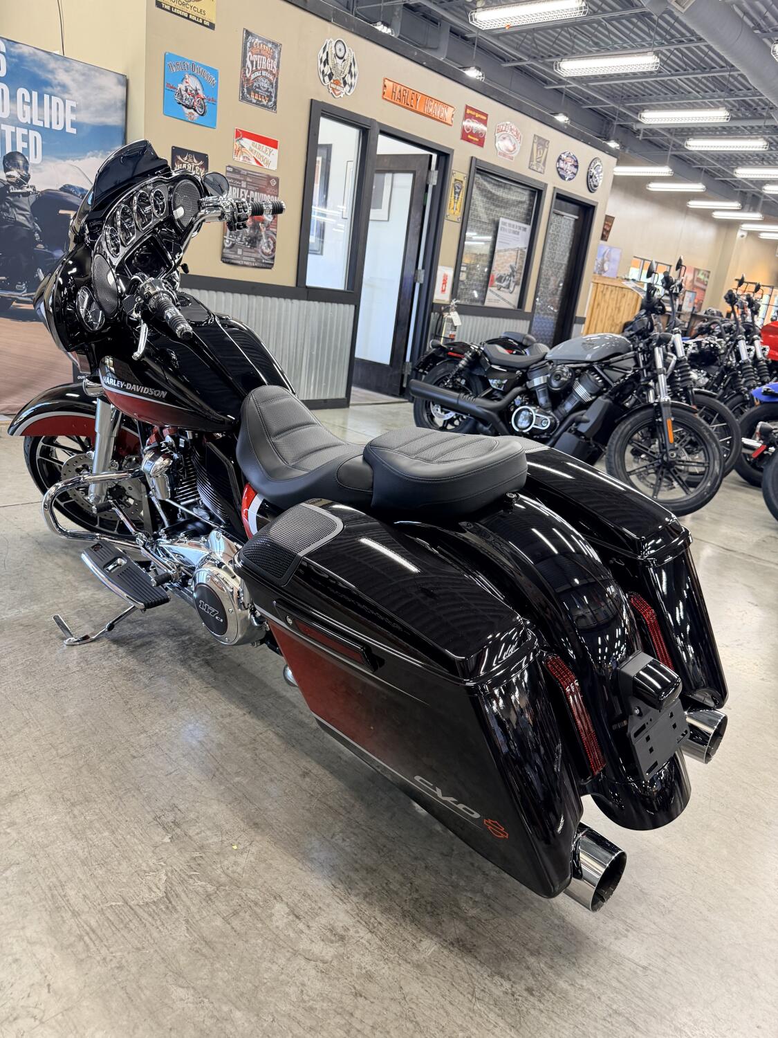 2021 Harley-Davidson® CVO™ Street Glide® FLHXSE, photo 11