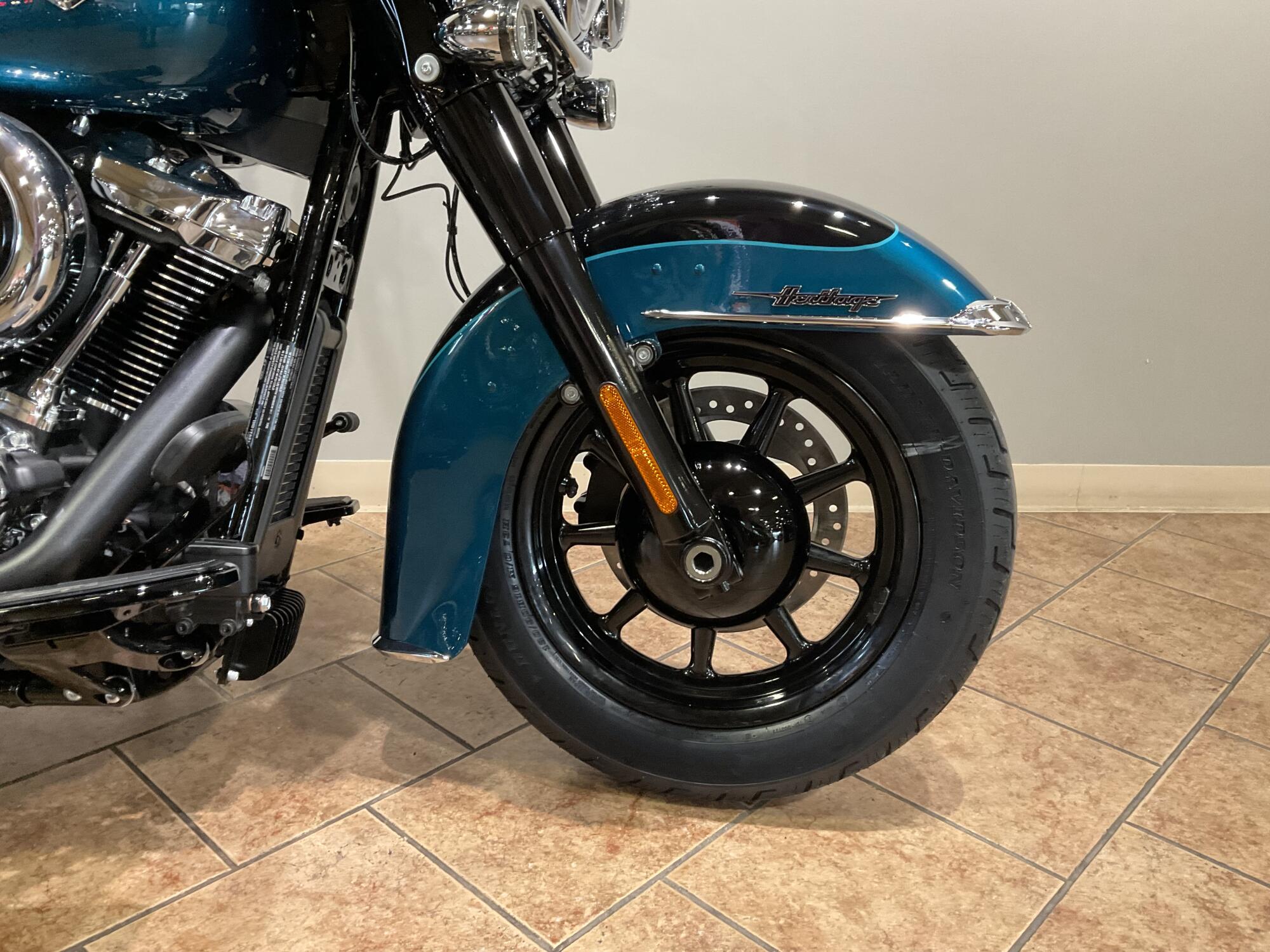 2026 Harley-Davidson® Heritage Classic Teal Thunder / Vivid Black Black Cast Wheels FLHC, photo 8
