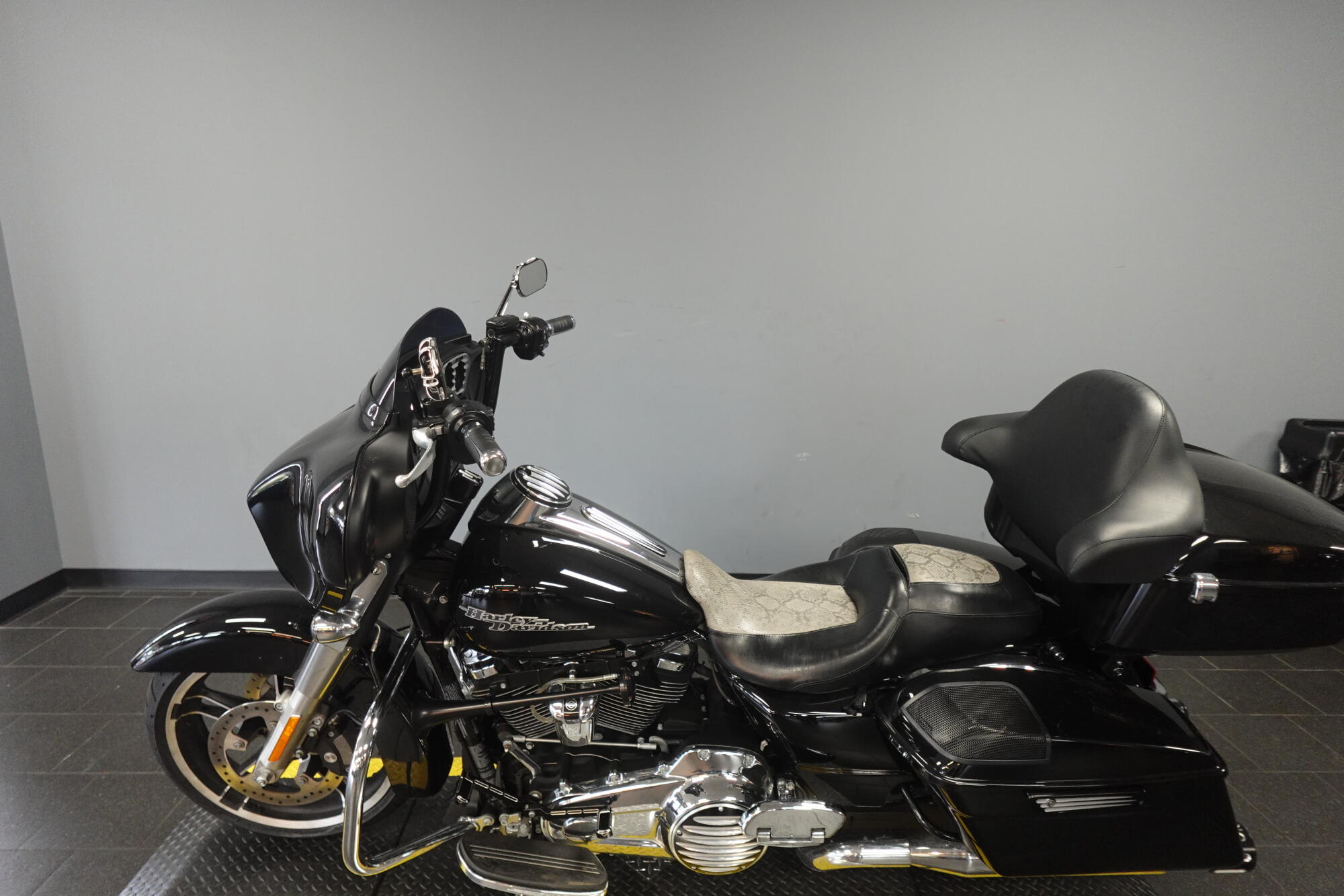 2019 Harley-Davidson® Street Glide® FLHX, photo 5