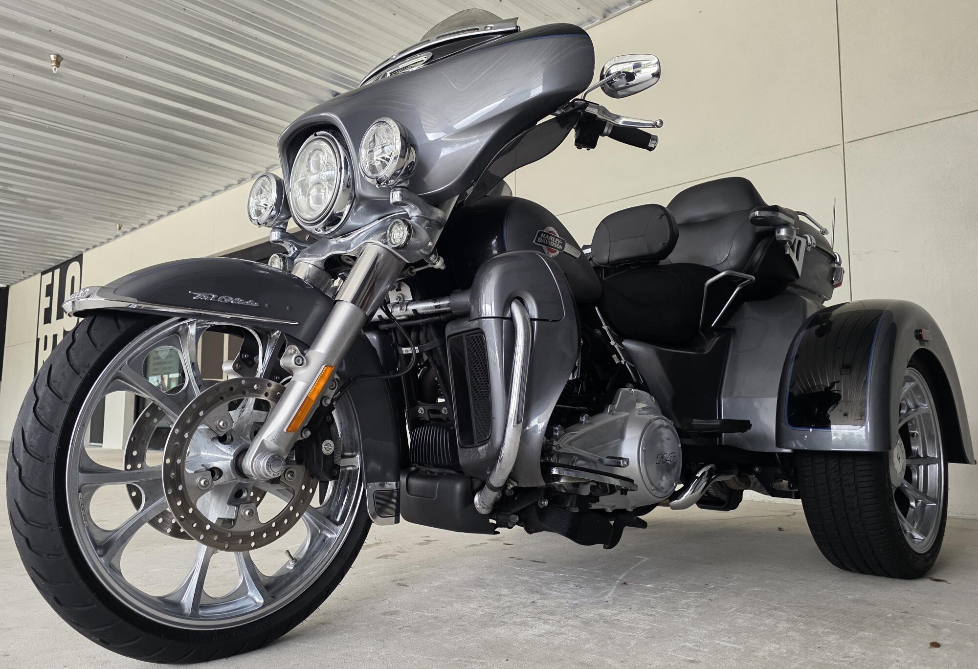 2022 Harley-Davidson® Tri Glide® Ultra Gauntlet Gray Metallic/Vivid Black, photo 14