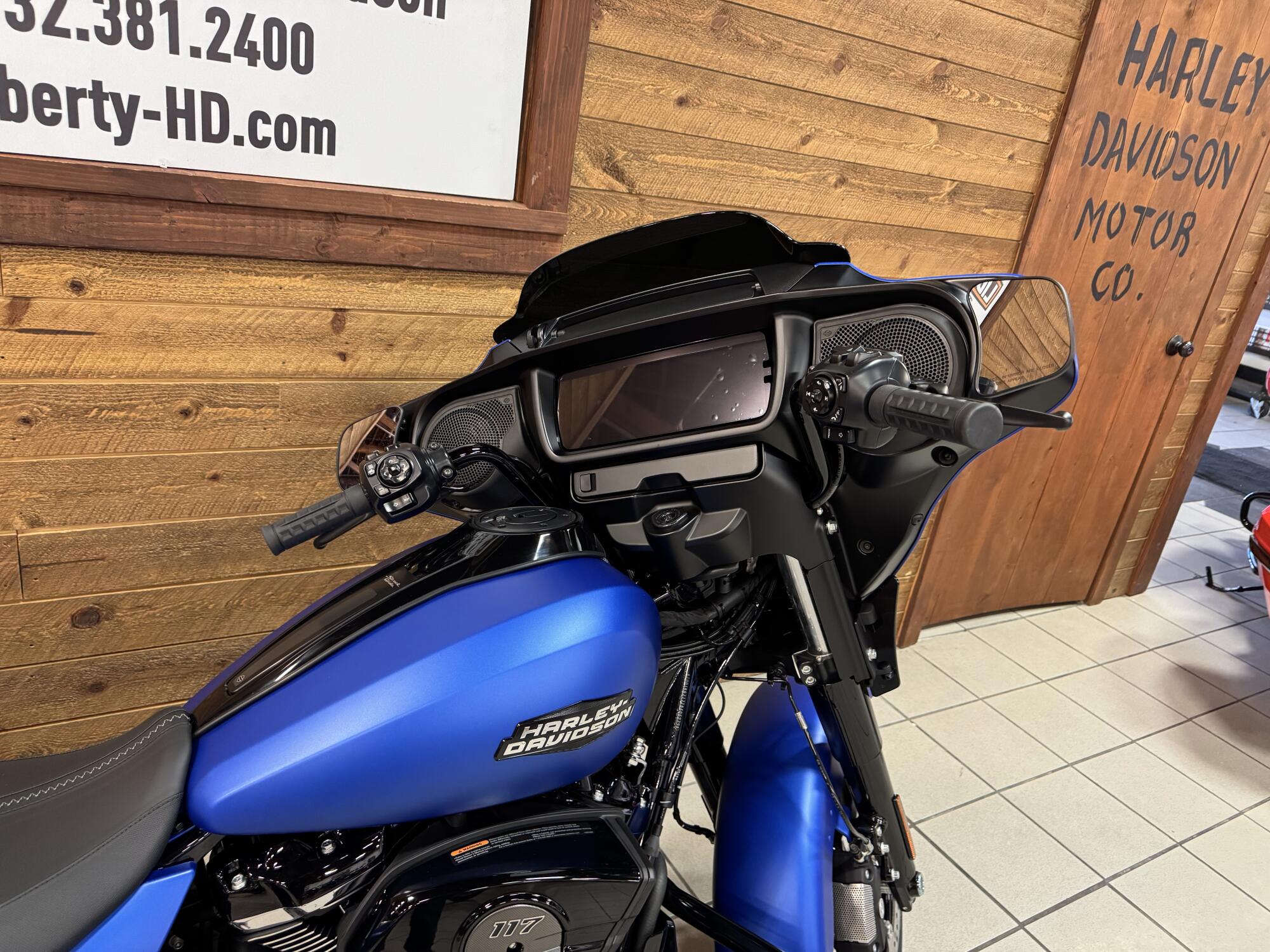 2026 Harley-Davidson® Street Glide® Aurora Blue Denim Black Trim FLHX, photo 7