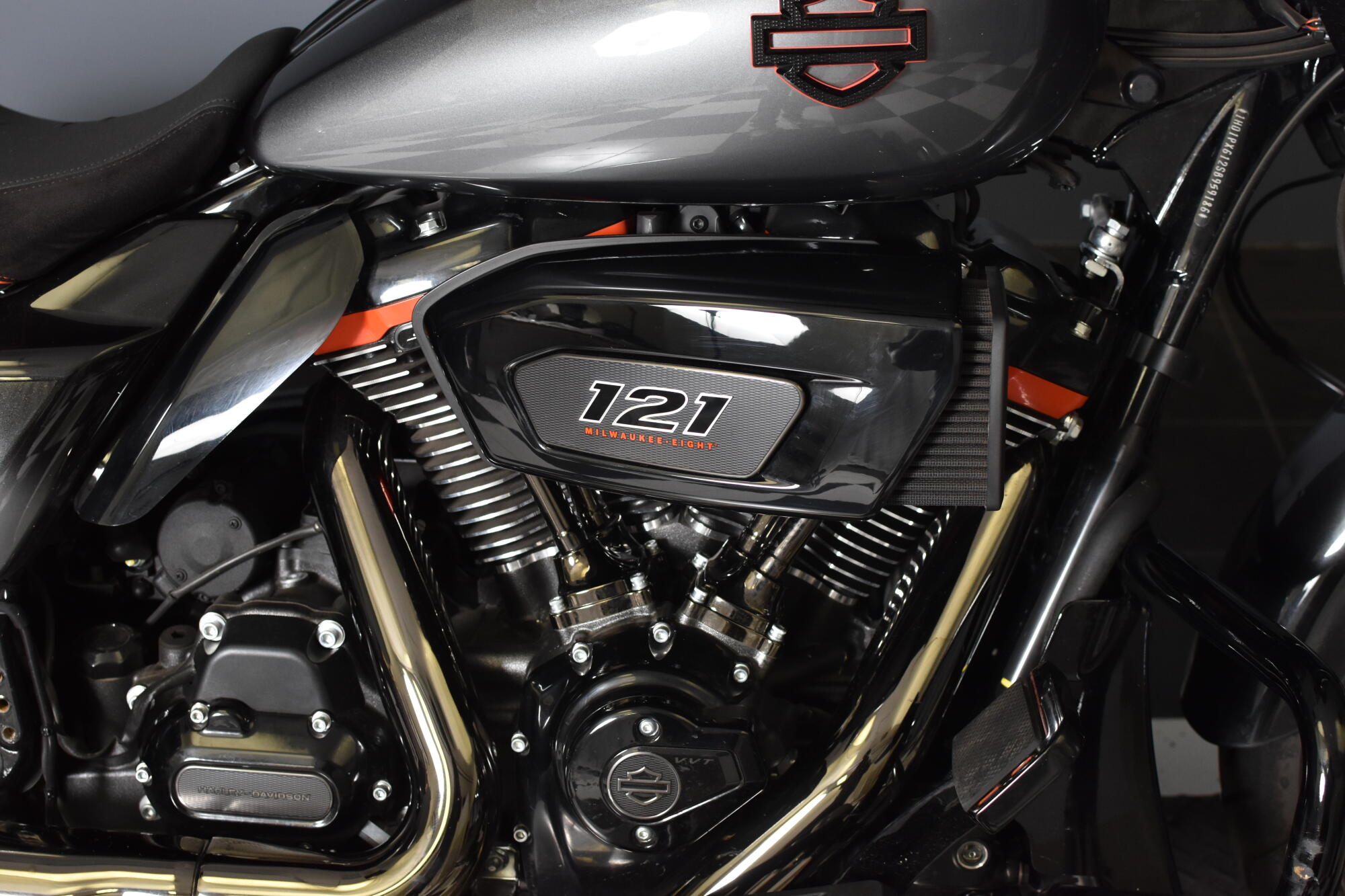 2025 Harley-Davidson® CVO™ Street Glide® FLHXSE, photo 11