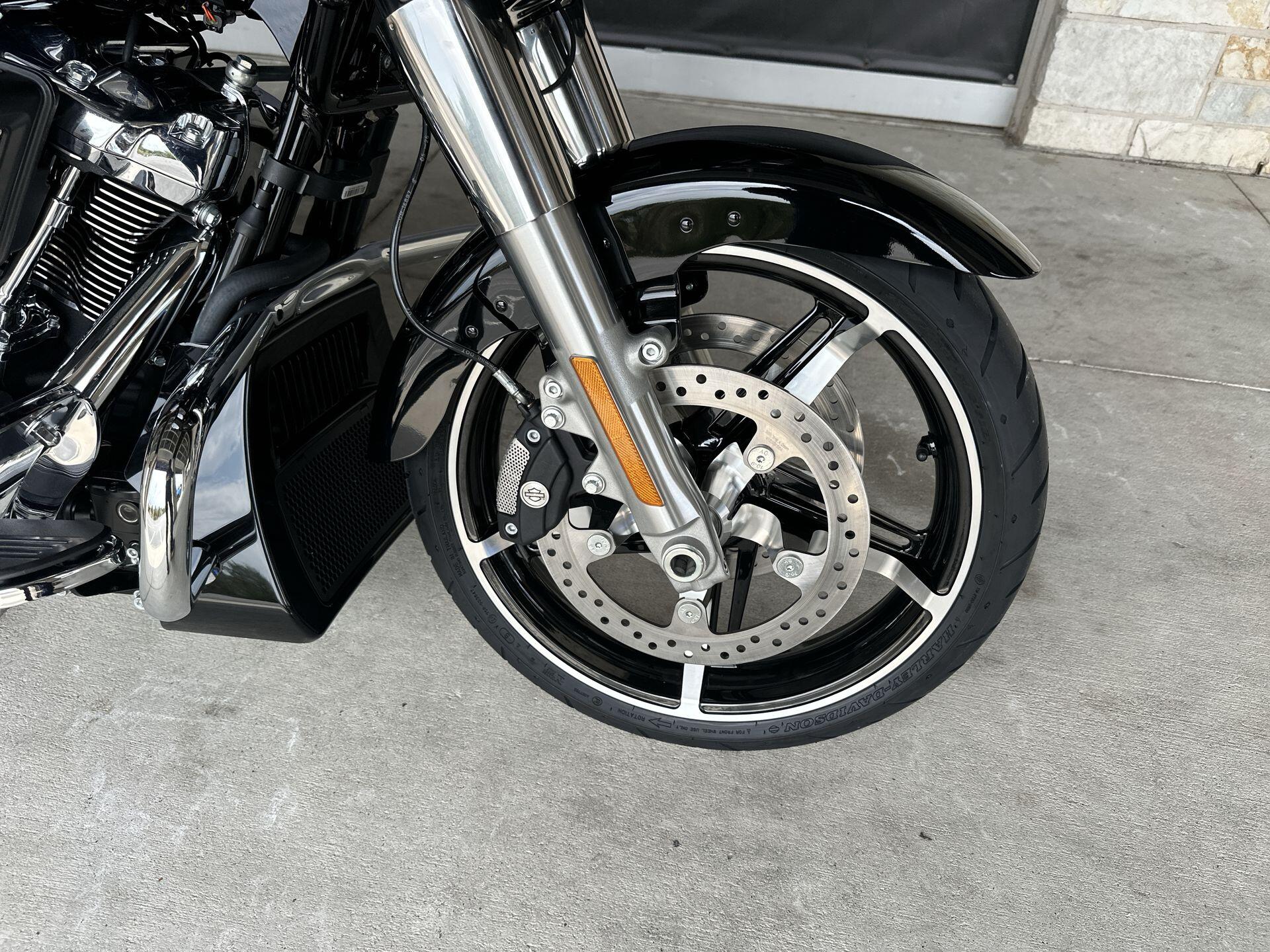 2026 Harley-Davidson® Road Glide® FLTRX, photo 12