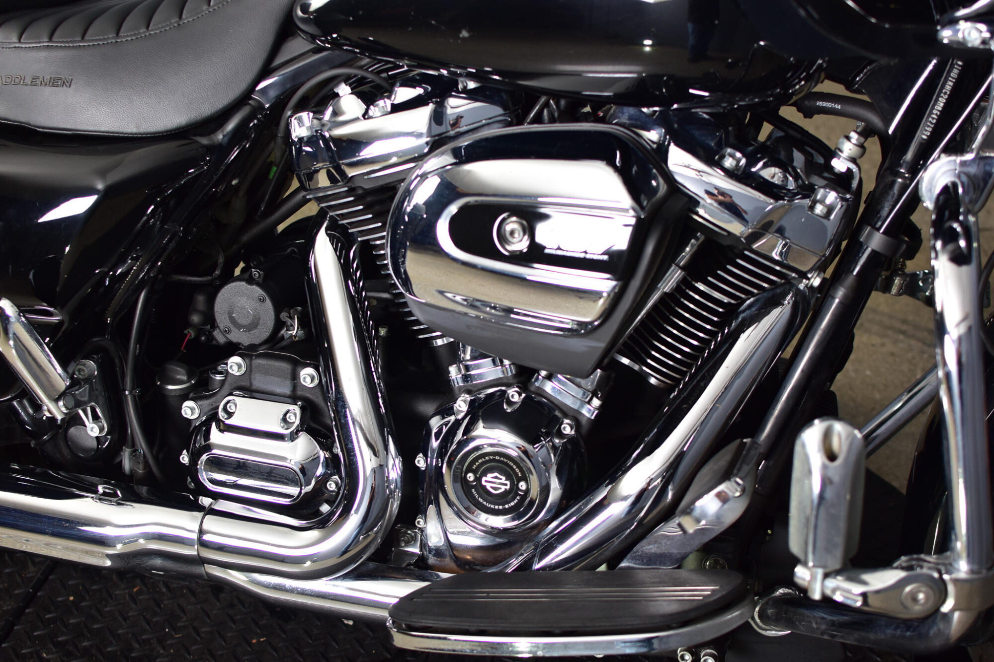 2021 Harley-Davidson® Road Glide® Vivid Black, photo 10