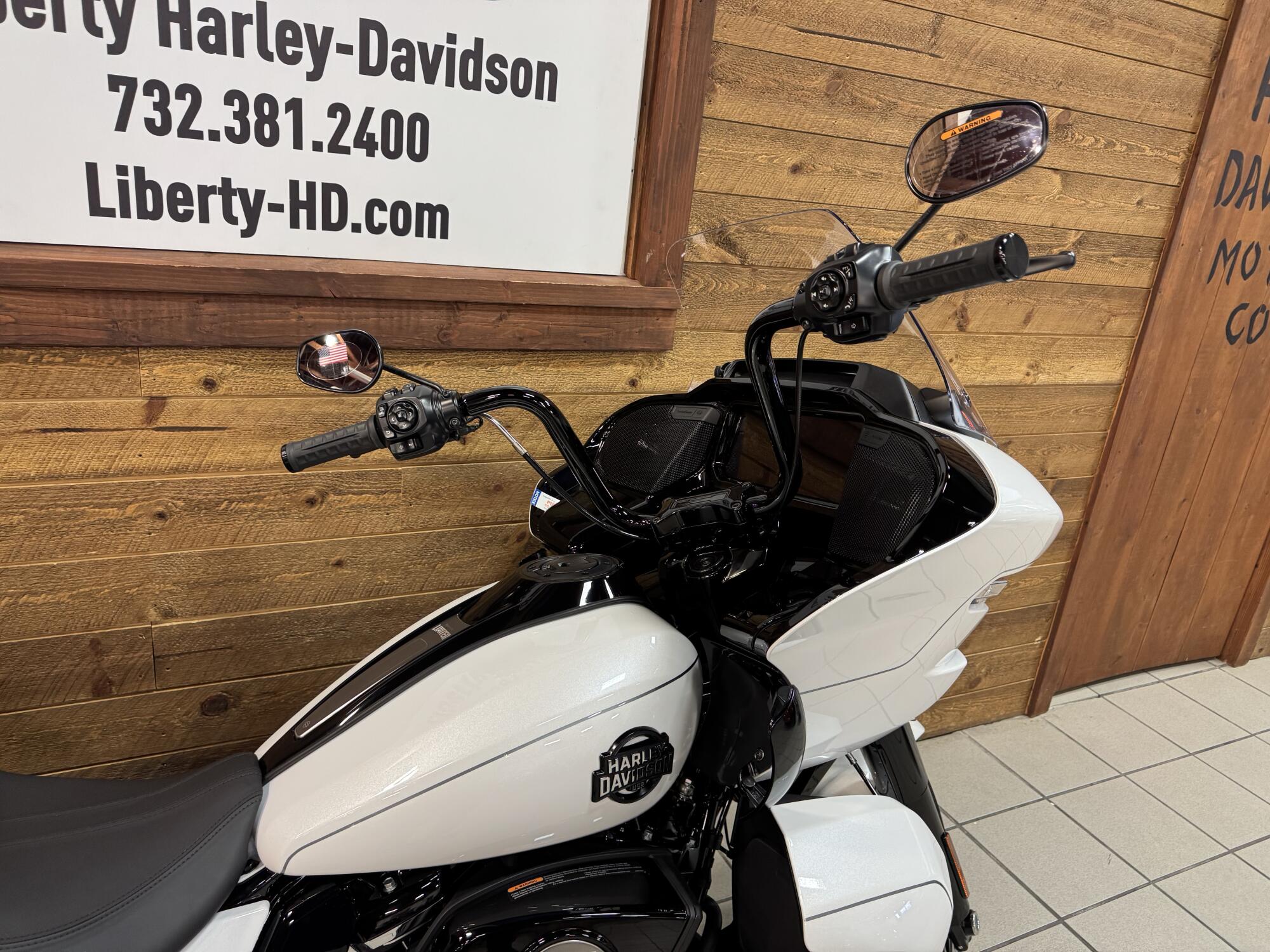 2026 Harley-Davidson® Road Glide Limited White Onyx Pearl Black Trim FLTRXL, photo 7