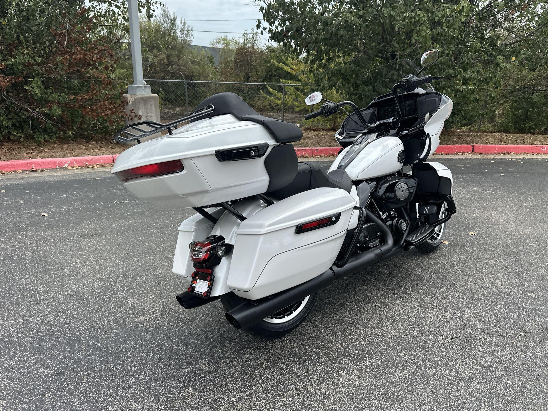 2026 Harley-Davidson® Road Glide Limited FLTRXL, photo 10