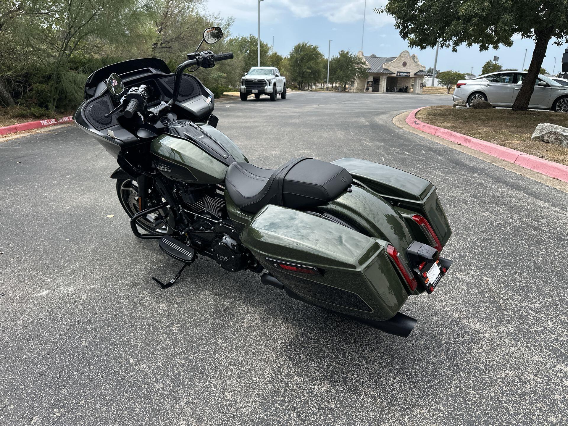 2026 Harley-Davidson® Road Glide® FLTRX, photo 8