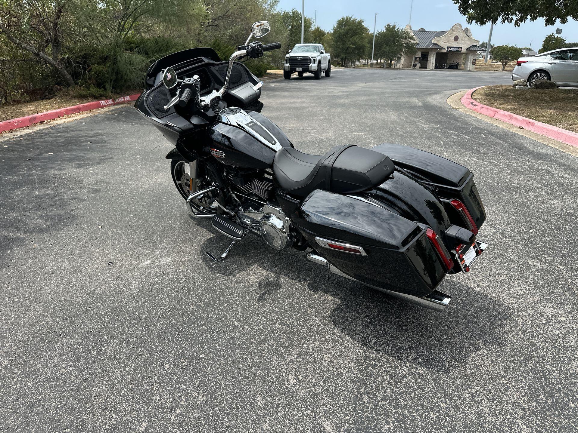 2026 Harley-Davidson® Road Glide® FLTRX, photo 8