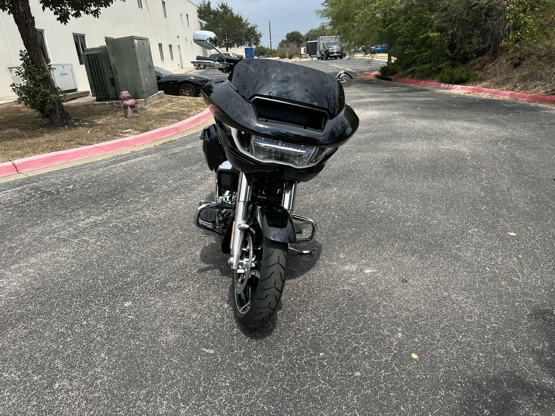 2026 Harley-Davidson® Road Glide® FLTRX, photo 5