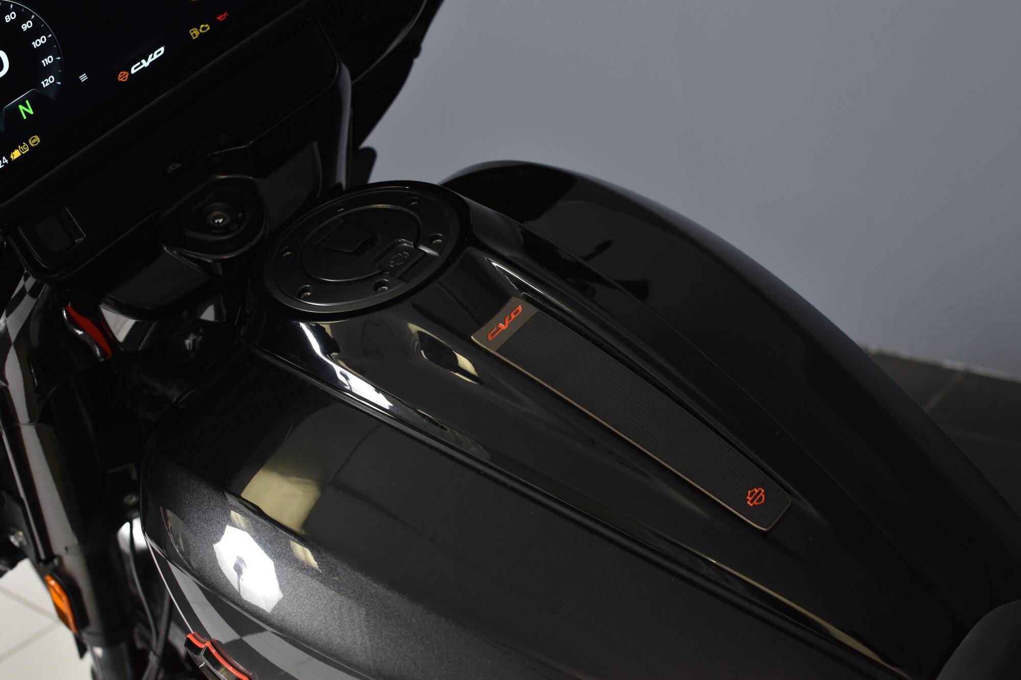 2025 Harley-Davidson® CVO™ Street Glide® FLHXSE, photo 16