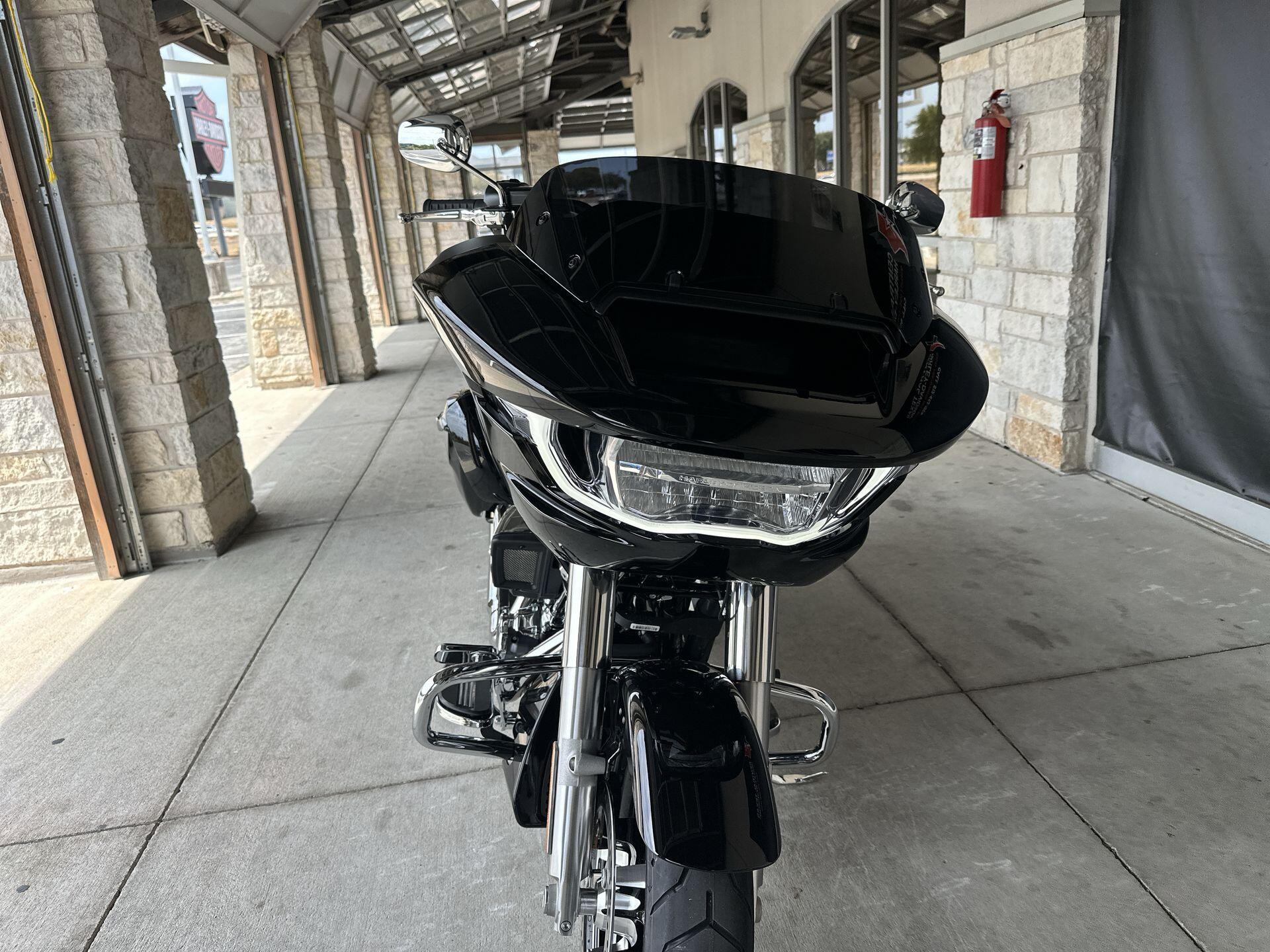 2026 Harley-Davidson® Road Glide® FLTRX, photo 11
