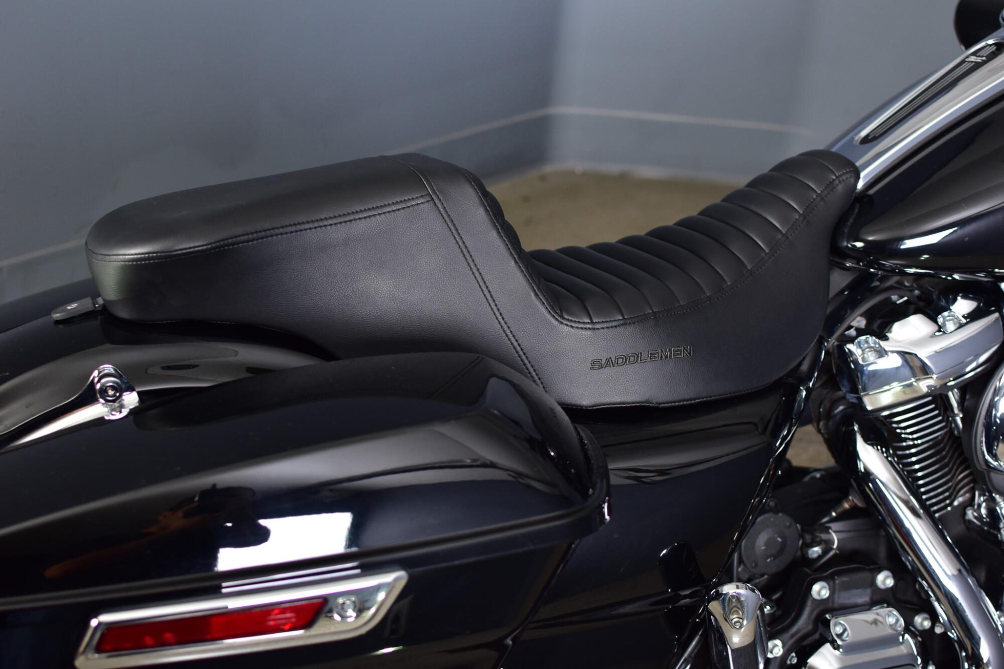 2021 Harley-Davidson® Road Glide® Vivid Black, photo 12