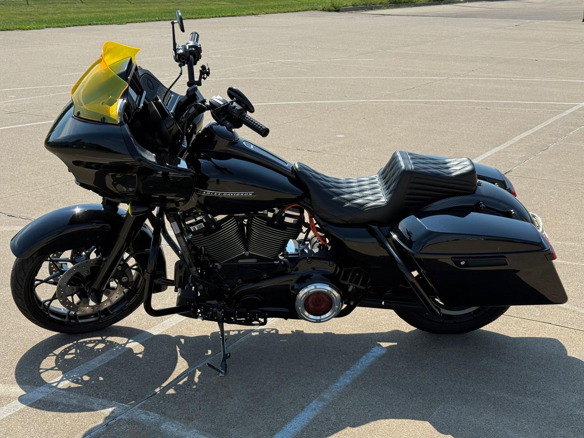 2020 Harley-Davidson® Road Glide® Special Vivid Black, photo 6