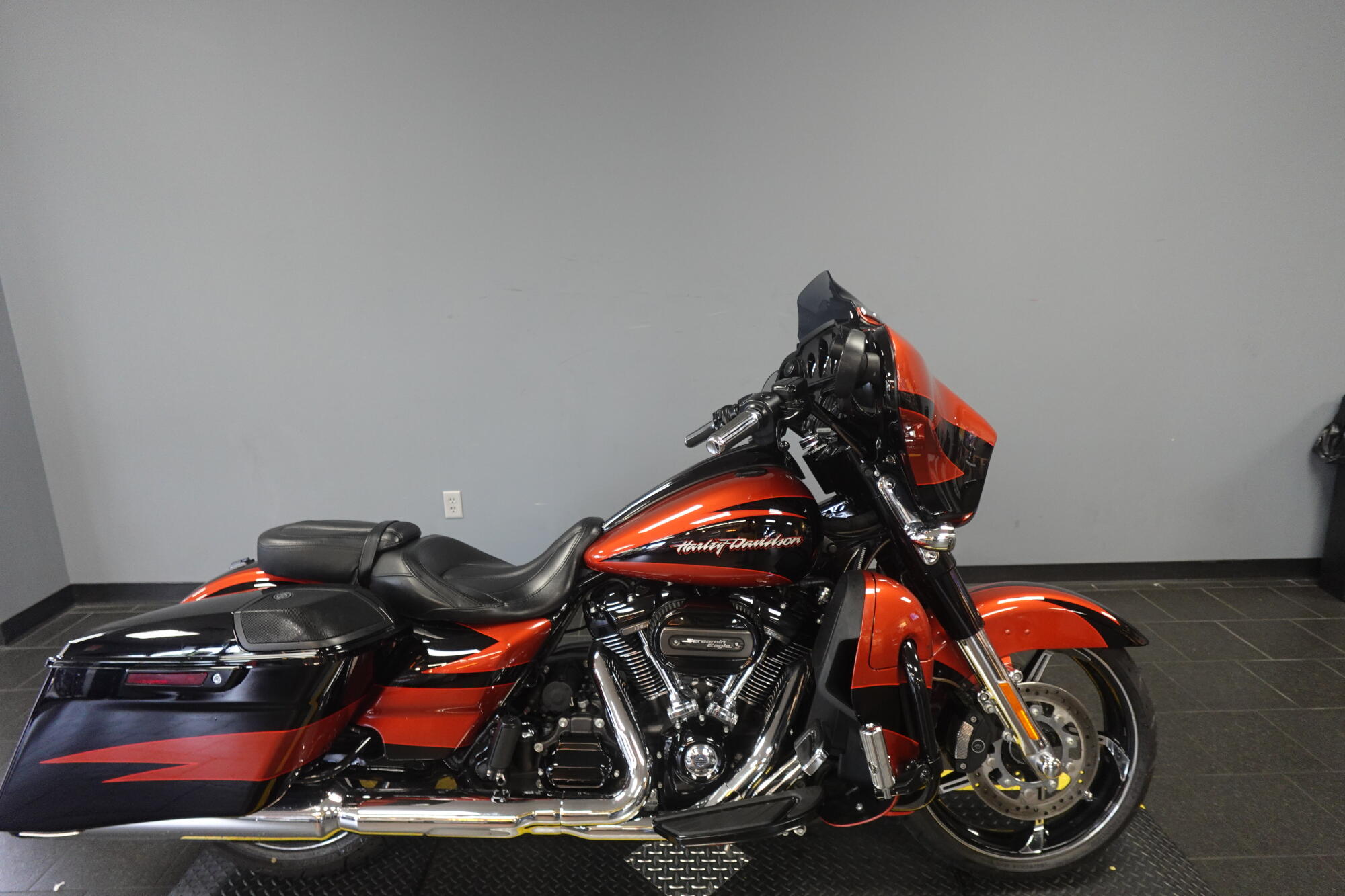 2017 Harley-Davidson® CVO™ Street Glide® FLHXSE