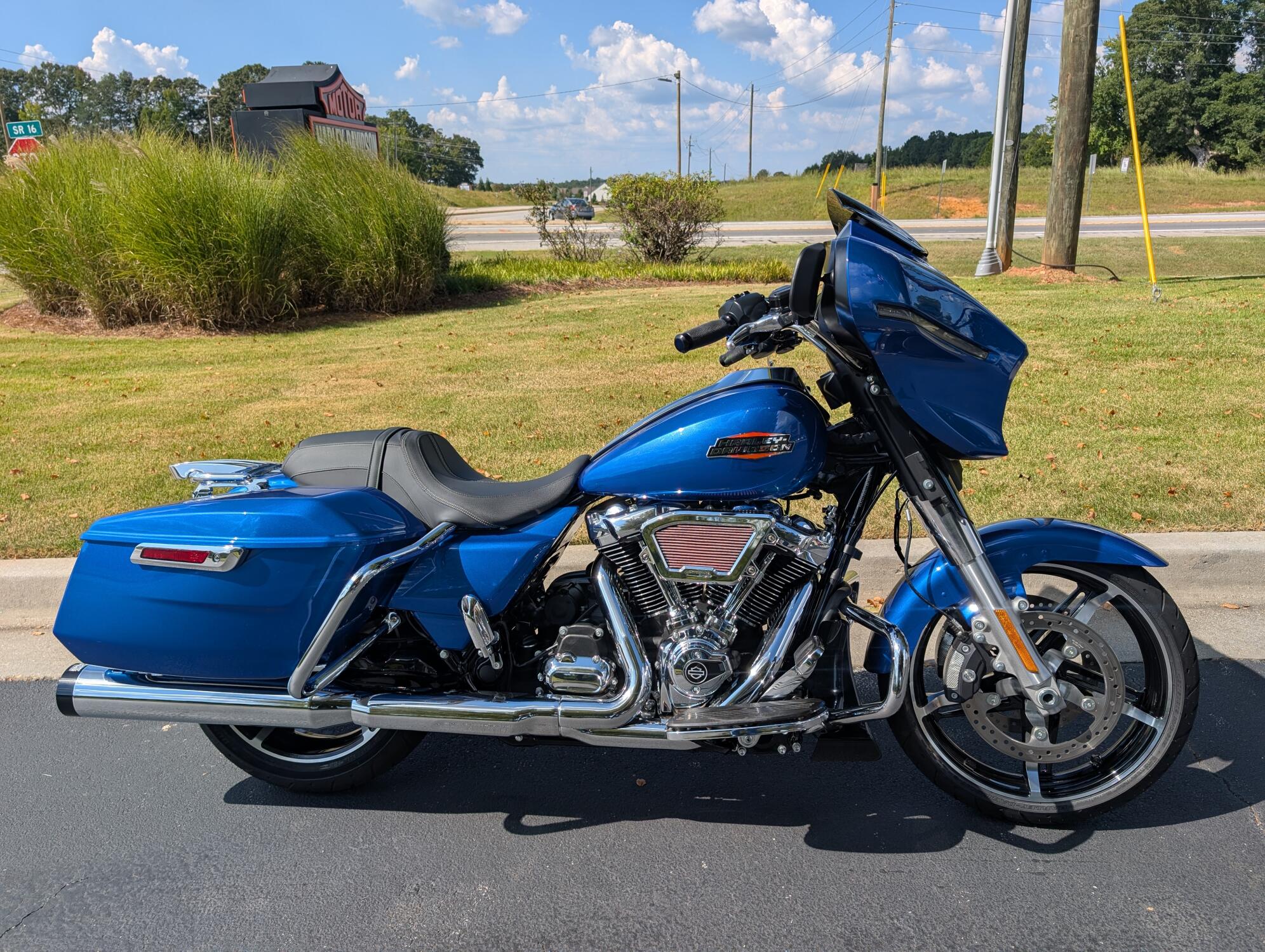 2025 Harley-Davidson® Street Glide® Blue Burst