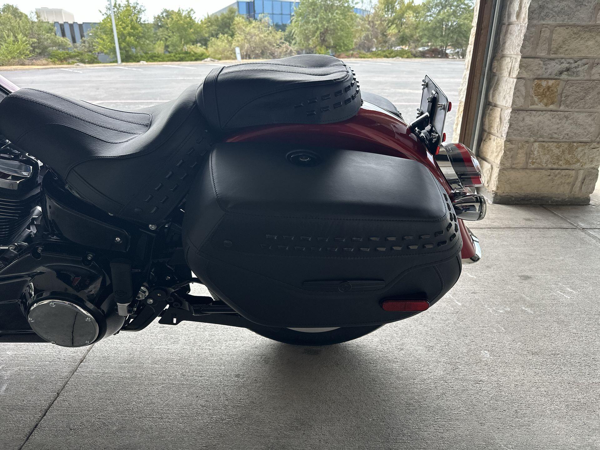 2026 Harley-Davidson® Heritage Classic® FLHC, photo 18