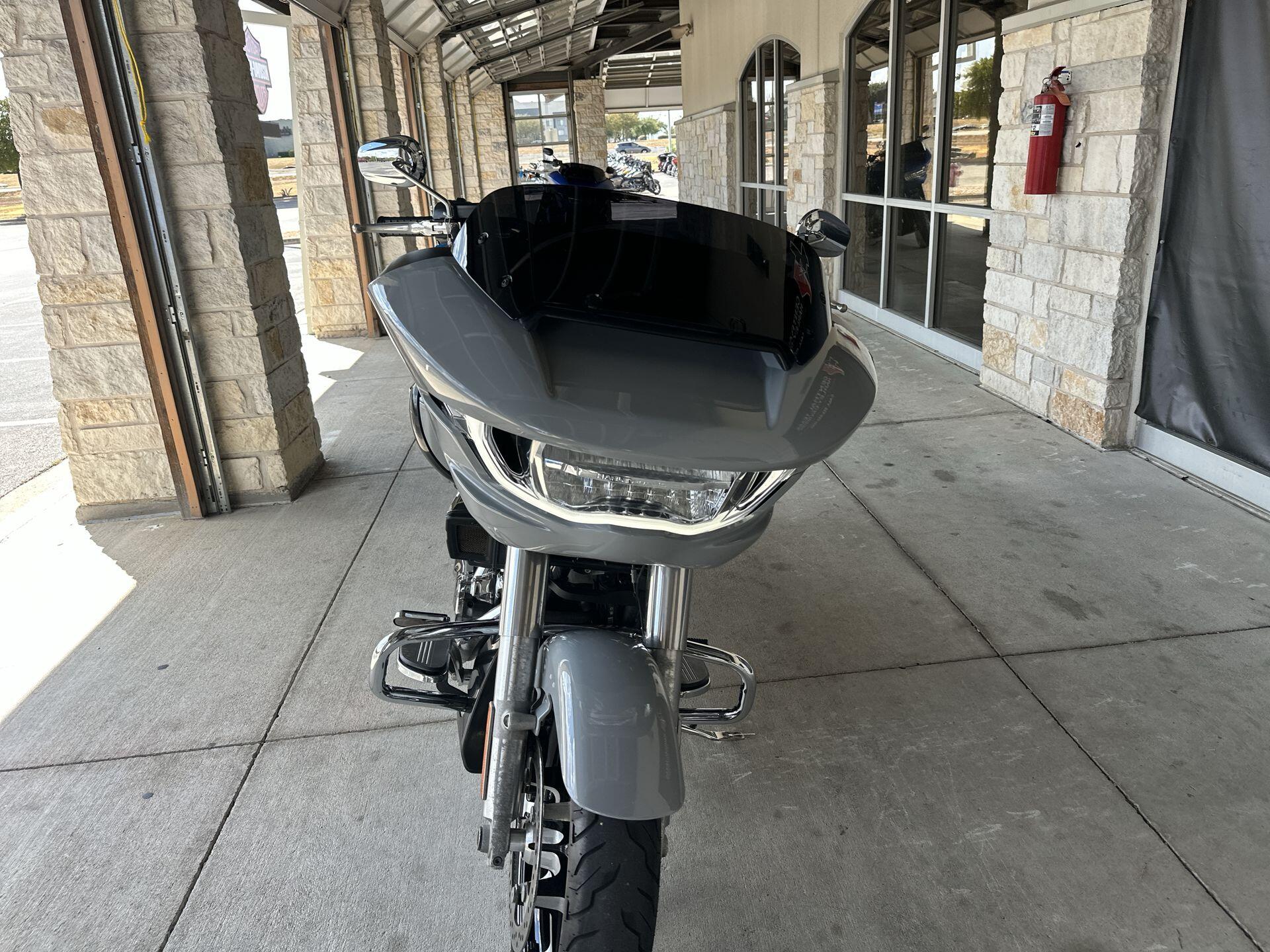 2025 Harley-Davidson® Road Glide™ FLTRX, photo 11