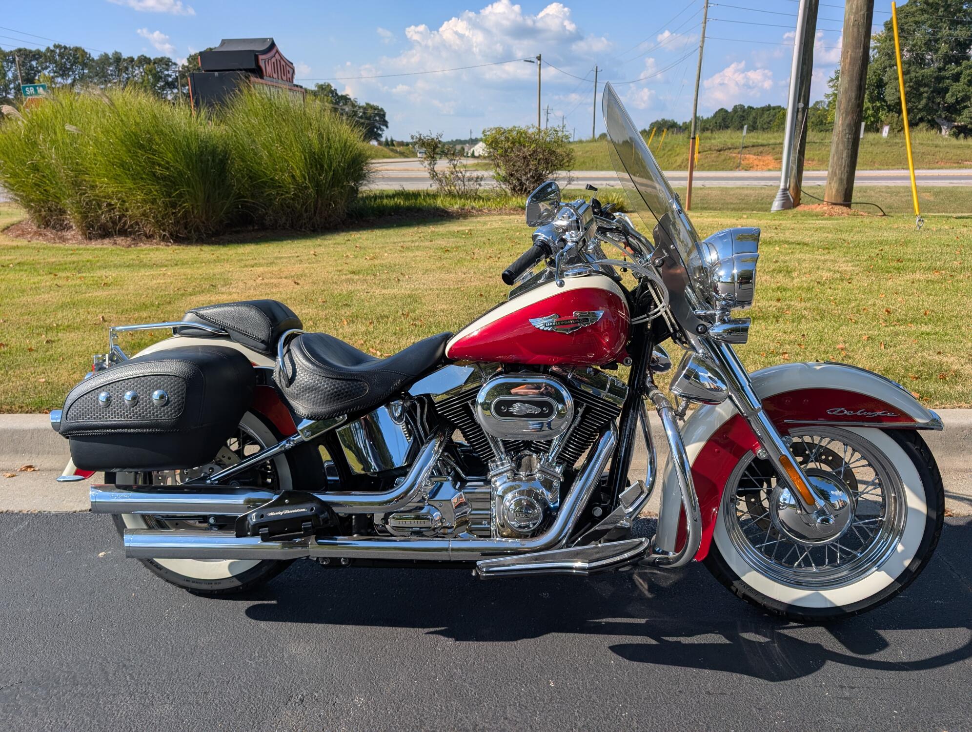 2013 Harley-Davidson® Softail® Deluxe Two-Tone Birch White/Ember Red Sunglo
