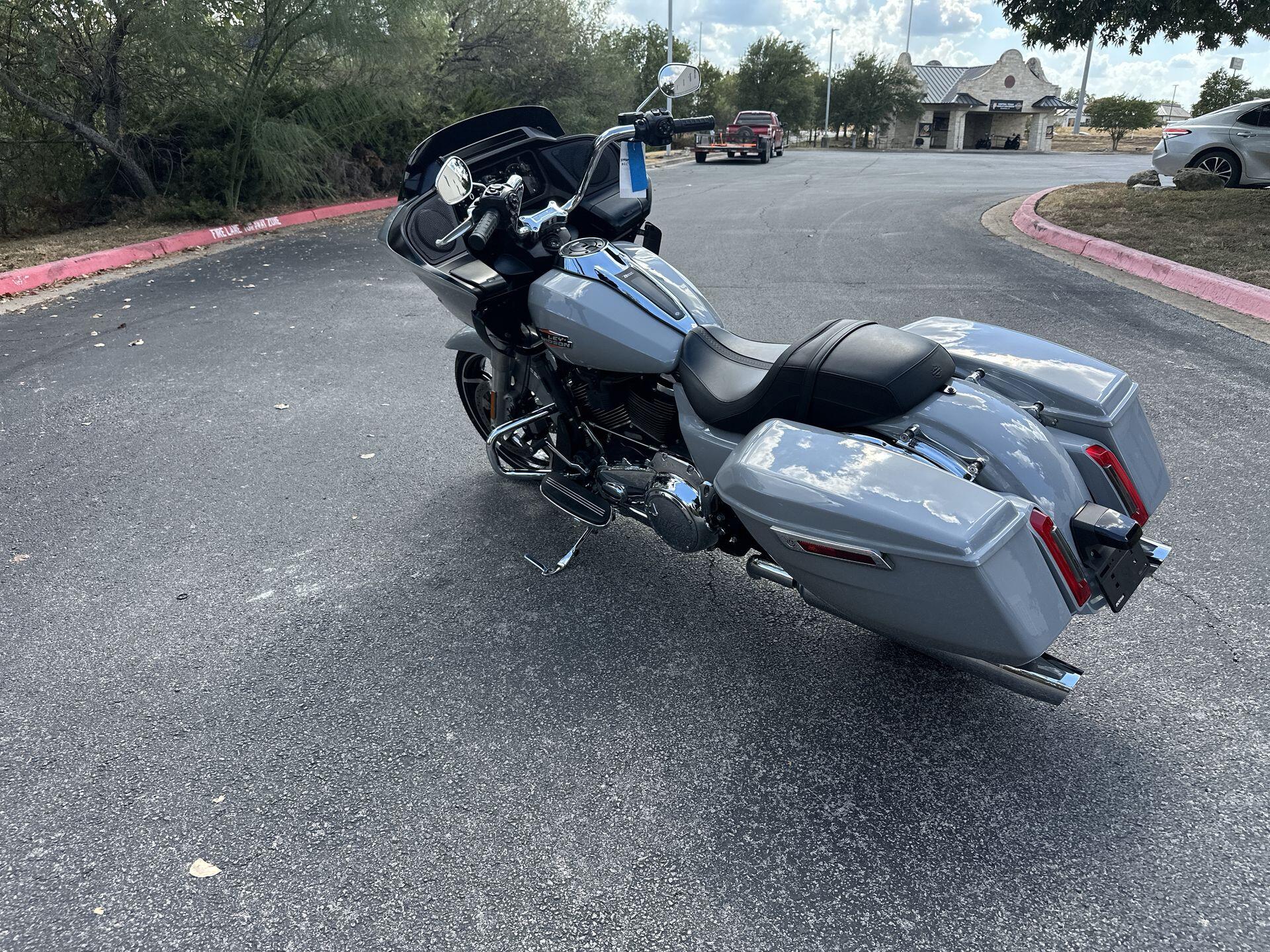 2025 Harley-Davidson® Road Glide™ FLTRX, photo 8