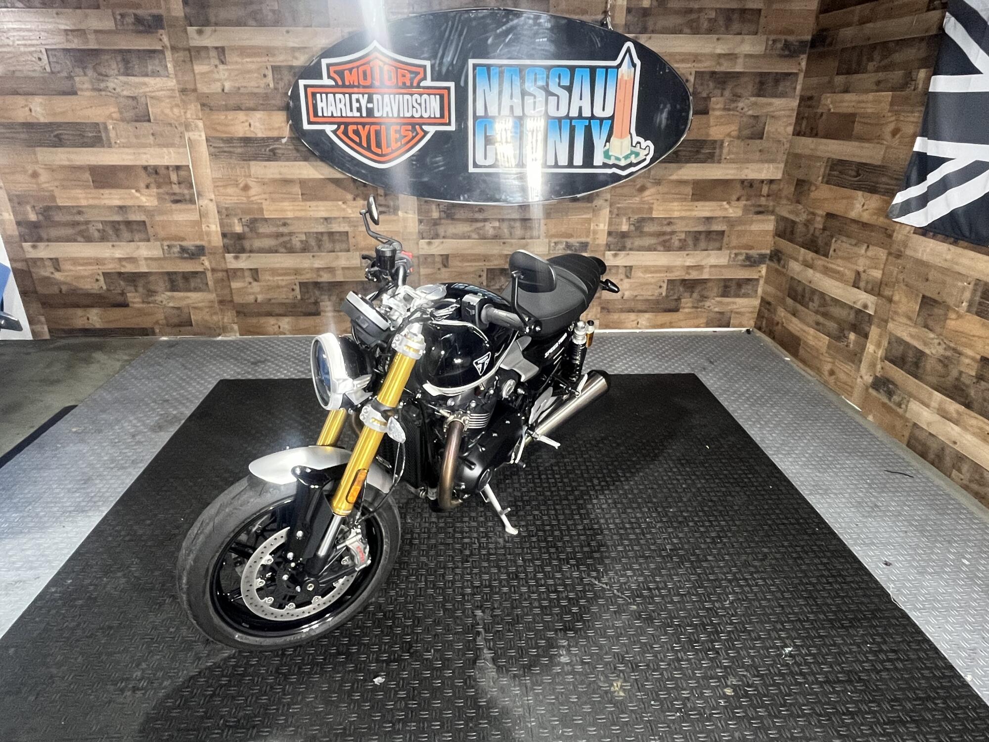 2025 Triumph Speed Twin 1200 RS Sapphire Black, photo 4