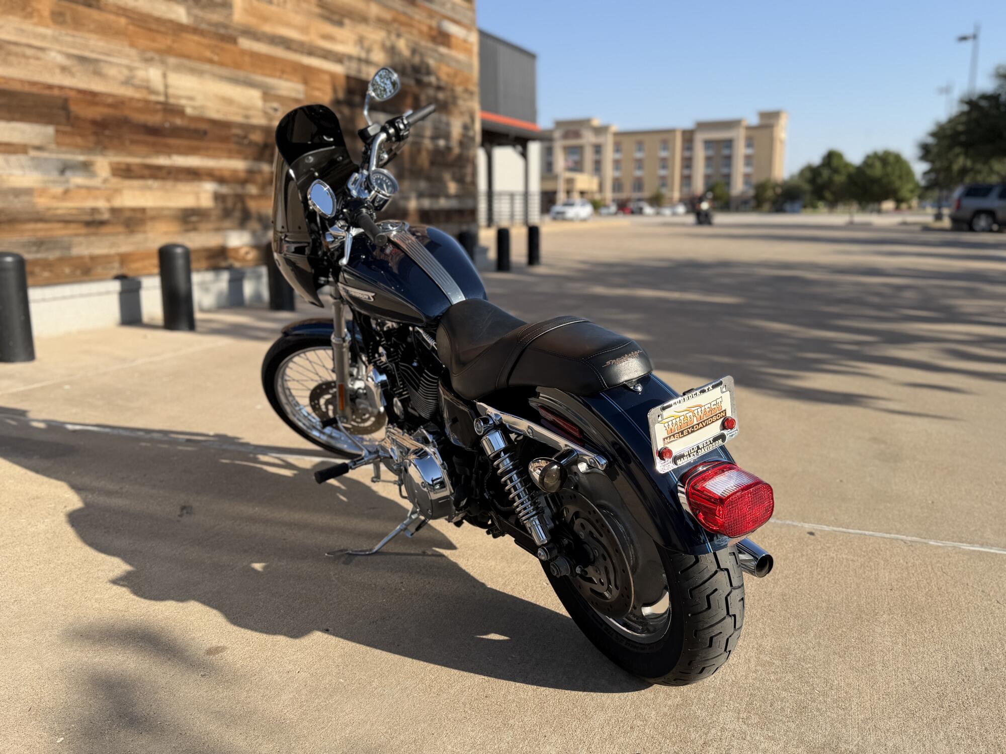 2009 Harley-Davidson® 1200 Custom Dark Blue Pearl, photo 6