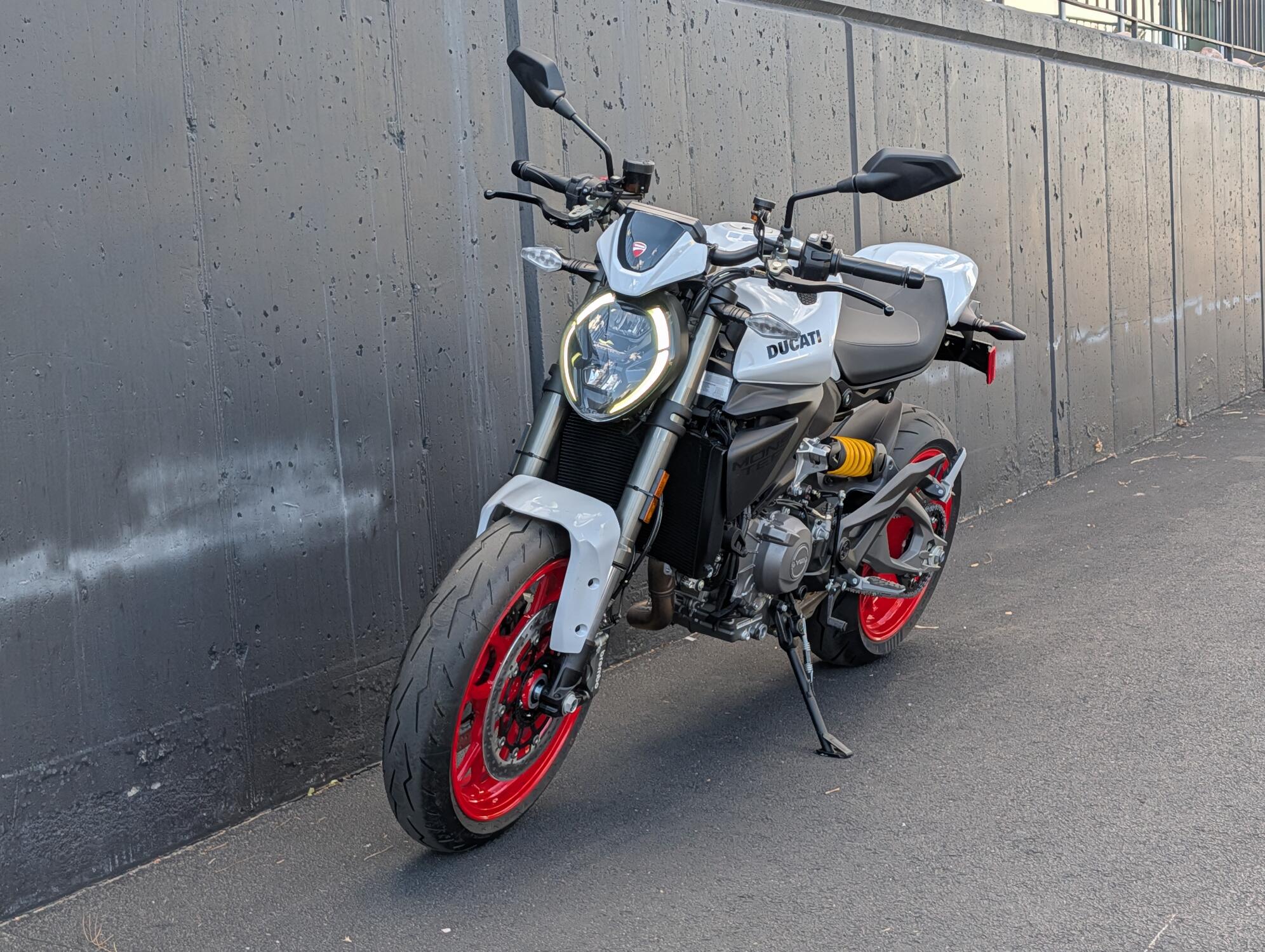2027 DUCATI MONSTER 896 WHITE, photo 7