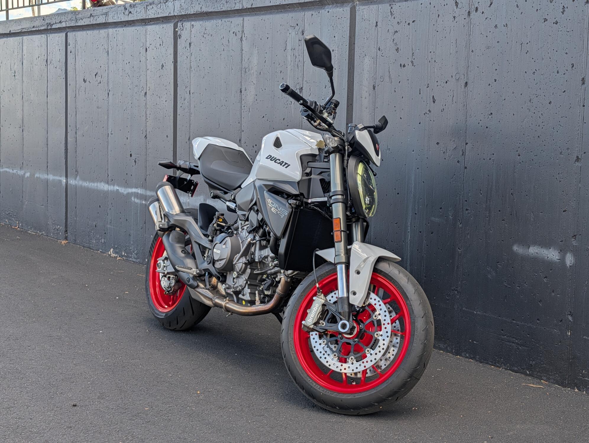 2027 DUCATI MONSTER 896 WHITE