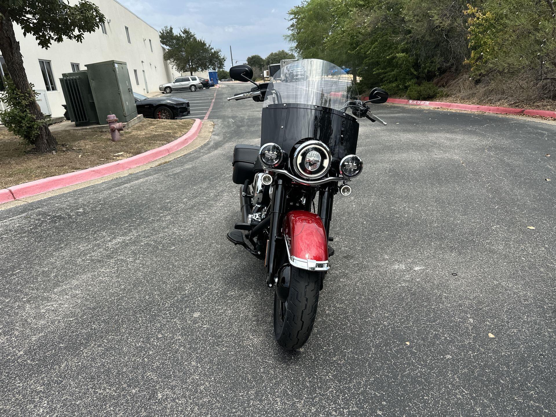 2026 Harley-Davidson® Heritage Classic® FLHC, photo 5