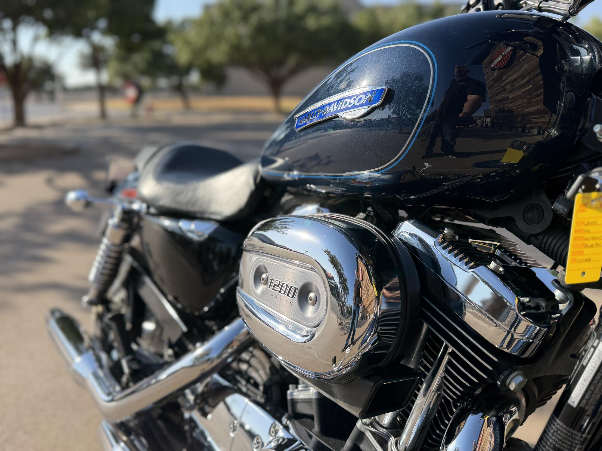 2009 Harley-Davidson® 1200 Custom Dark Blue Pearl, photo 9